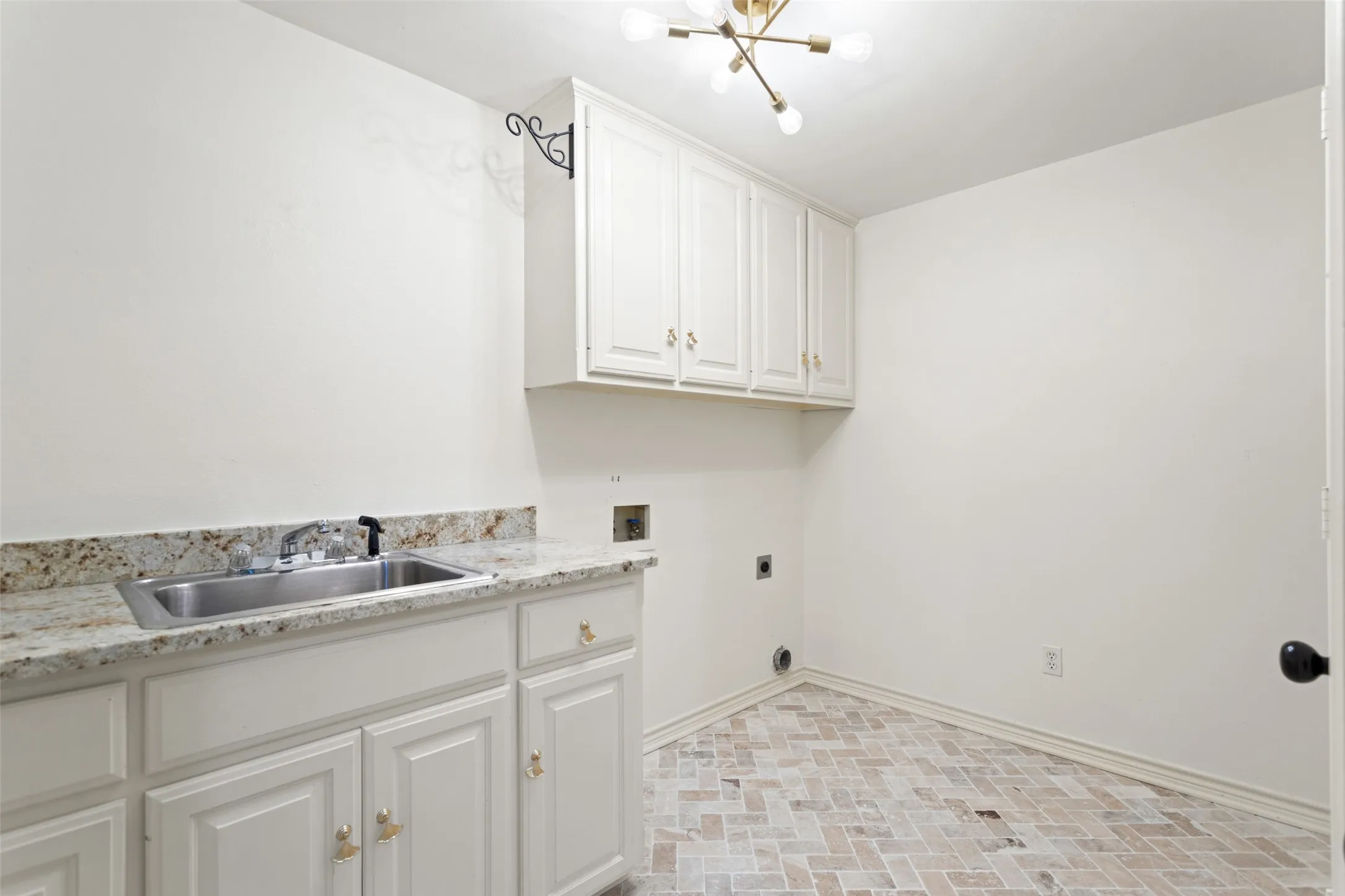 Single Family Residence For Sale in Smith County , 1116 Oak Garden Circle, Tyler, Texas 75703, 3 Bedroom, 3 Bathroom, 2 Garage spaces, 2,730 Sqft, built in 1995, mls#21390836, Real Estate Agent in Tyler, Homes For Sale in Smith county, Homes For Sale in Tyler, Realtor in Tyler Texas, Real Estate Brokerage Independent Realty Texas, Luminita Cordes Realtor