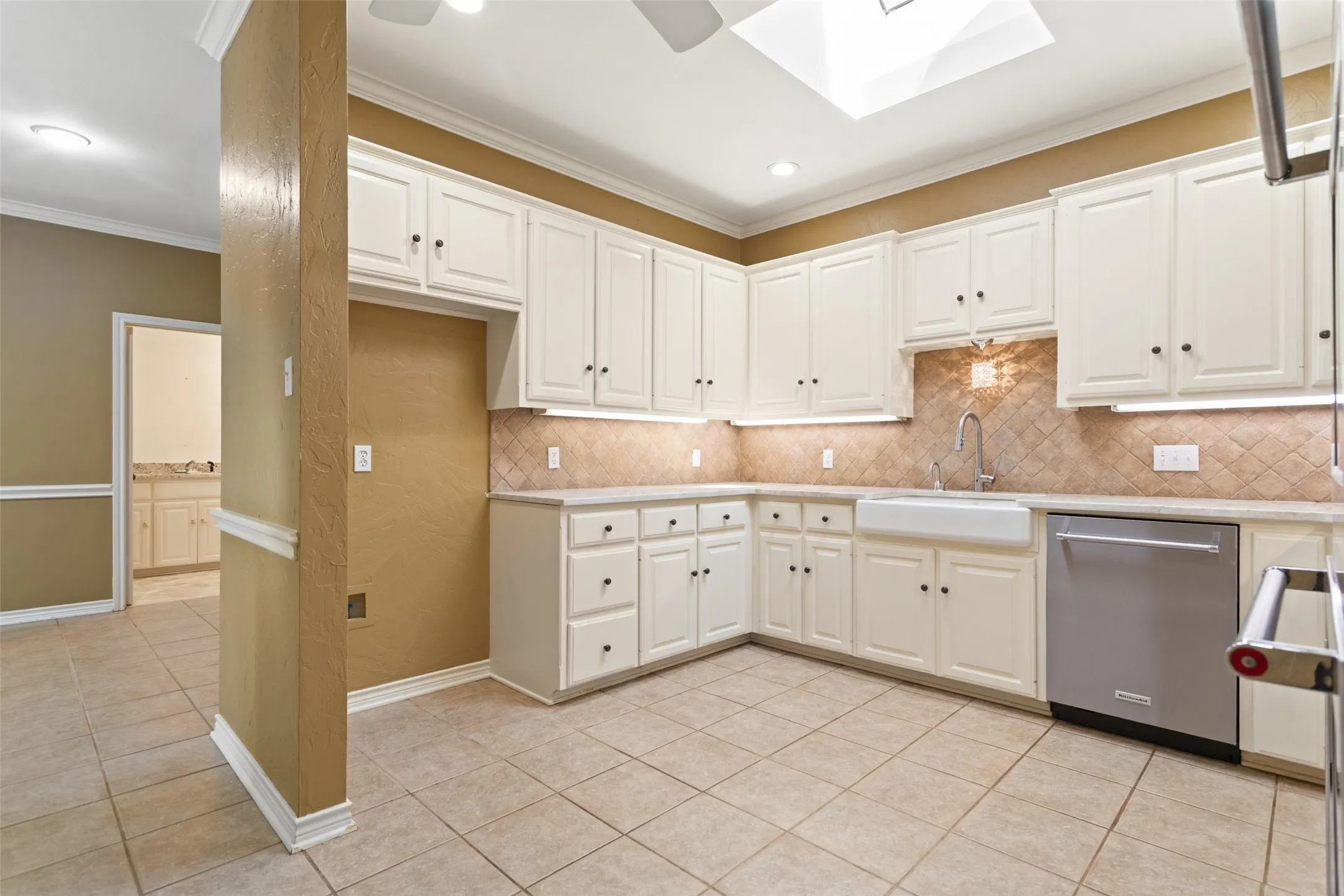 Single Family Residence For Sale in Smith County , 1116 Oak Garden Circle, Tyler, Texas 75703, 3 Bedroom, 3 Bathroom, 2 Garage spaces, 2,730 Sqft, built in 1995, mls#21390836, Real Estate Agent in Tyler, Homes For Sale in Smith county, Homes For Sale in Tyler, Realtor in Tyler Texas, Real Estate Brokerage Independent Realty Texas, Luminita Cordes Realtor