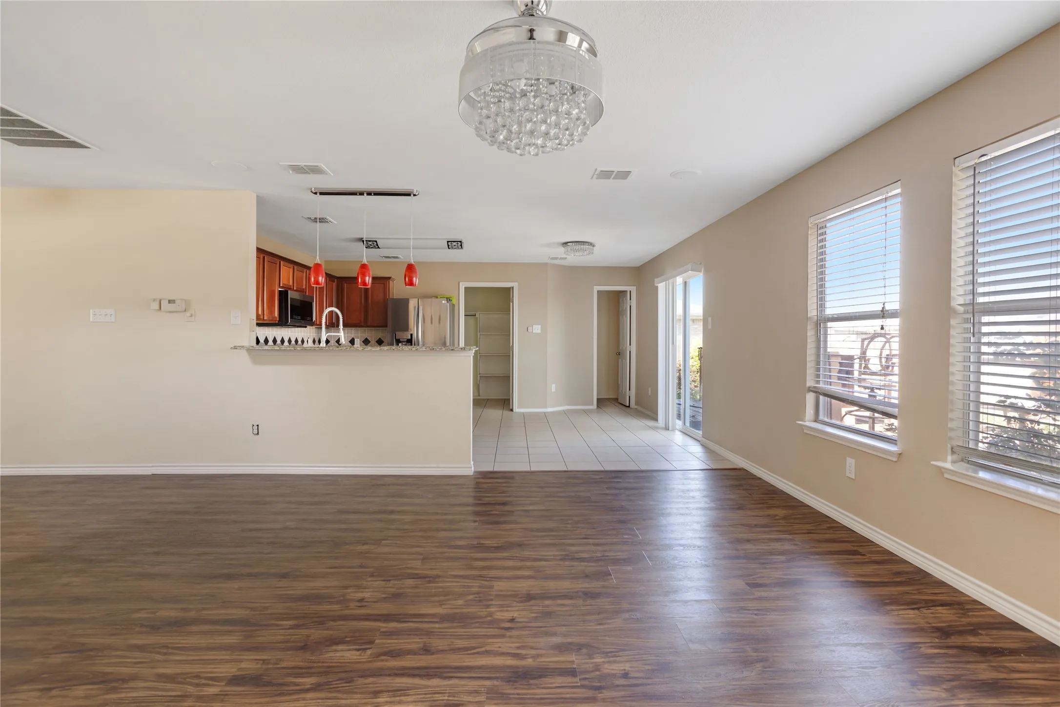Single Family Residence For Rent in Grayson County , 1921 Southridge Lane, Sherman, Texas 75092, 3 Bedroom, 3 Bathroom, 2 Garage spaces, 2,971 Sqft, built in 2001, mls#21390847, Real Estate Agent in Sherman, Homes For Rent in Grayson county, Homes For Rent in Sherman, Realtor in Sherman Texas, Real Estate Brokerage Independent Realty Texas, Luminita Cordes Realtor