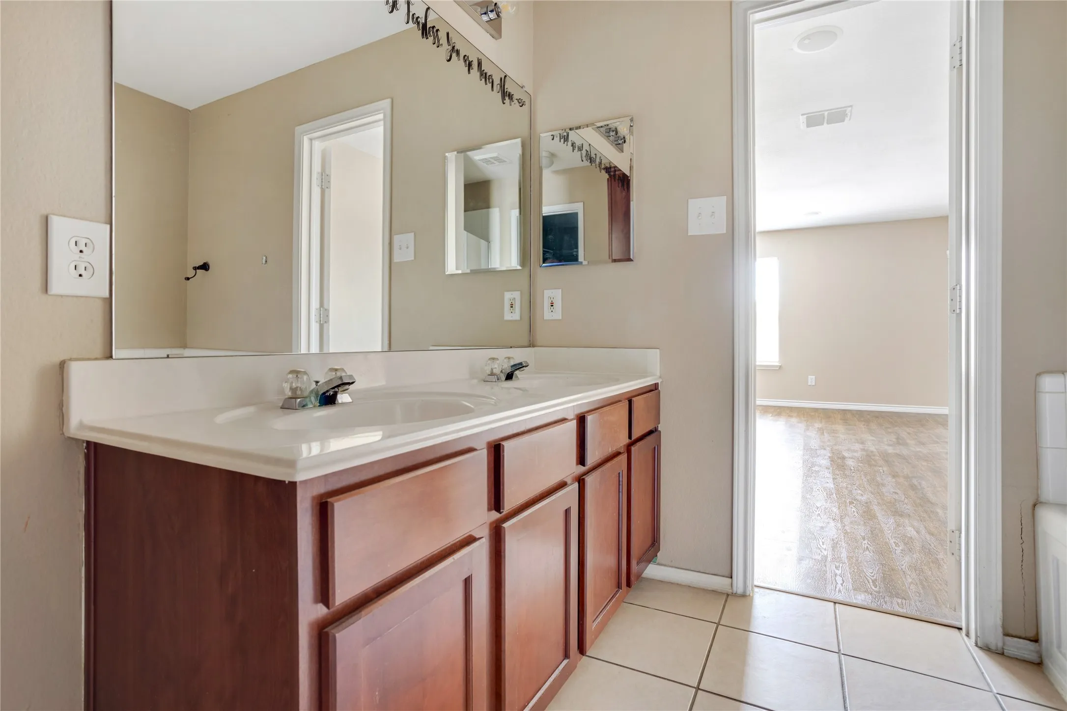 Single Family Residence For Rent in Grayson County , 1921 Southridge Lane, Sherman, Texas 75092, 3 Bedroom, 3 Bathroom, 2 Garage spaces, 2,971 Sqft, built in 2001, mls#21390847, Real Estate Agent in Sherman, Homes For Rent in Grayson county, Homes For Rent in Sherman, Realtor in Sherman Texas, Real Estate Brokerage Independent Realty Texas, Luminita Cordes Realtor