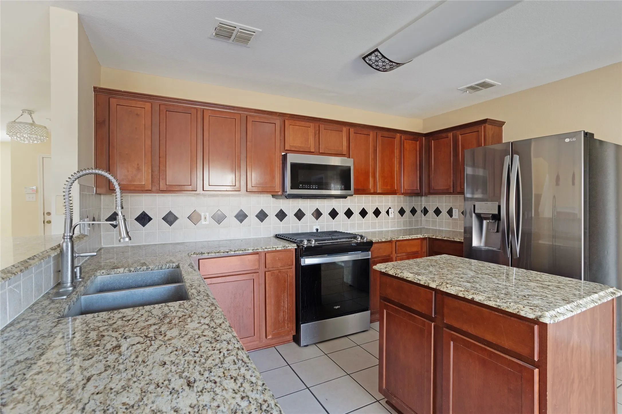 Single Family Residence For Rent in Grayson County , 1921 Southridge Lane, Sherman, Texas 75092, 3 Bedroom, 3 Bathroom, 2 Garage spaces, 2,971 Sqft, built in 2001, mls#21390847, Real Estate Agent in Sherman, Homes For Rent in Grayson county, Homes For Rent in Sherman, Realtor in Sherman Texas, Real Estate Brokerage Independent Realty Texas, Luminita Cordes Realtor