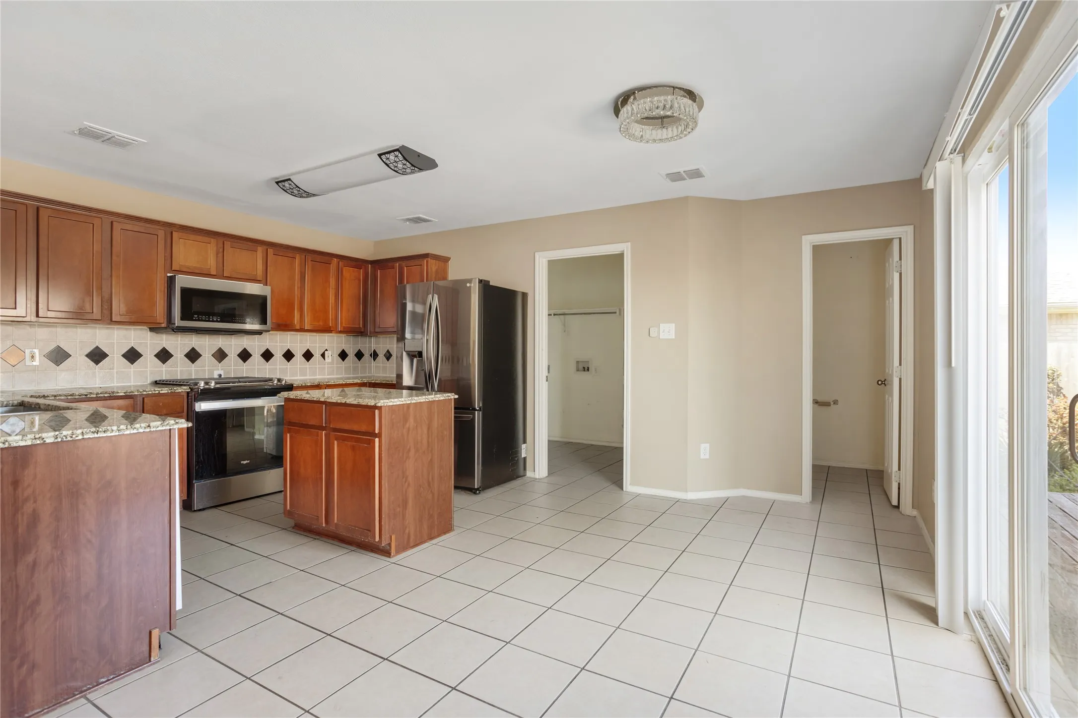 Single Family Residence For Rent in Grayson County , 1921 Southridge Lane, Sherman, Texas 75092, 3 Bedroom, 3 Bathroom, 2 Garage spaces, 2,971 Sqft, built in 2001, mls#21390847, Real Estate Agent in Sherman, Homes For Rent in Grayson county, Homes For Rent in Sherman, Realtor in Sherman Texas, Real Estate Brokerage Independent Realty Texas, Luminita Cordes Realtor