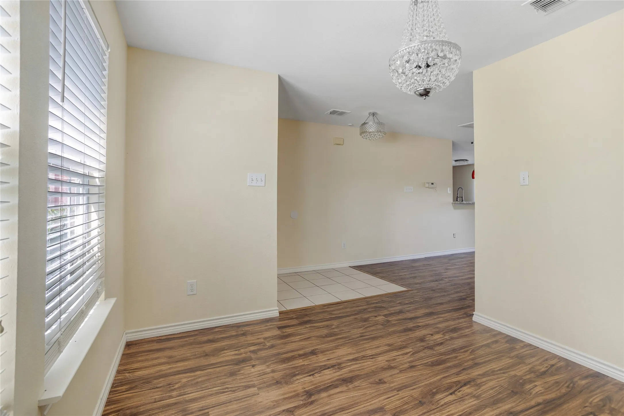 Single Family Residence For Rent in Grayson County , 1921 Southridge Lane, Sherman, Texas 75092, 3 Bedroom, 3 Bathroom, 2 Garage spaces, 2,971 Sqft, built in 2001, mls#21390847, Real Estate Agent in Sherman, Homes For Rent in Grayson county, Homes For Rent in Sherman, Realtor in Sherman Texas, Real Estate Brokerage Independent Realty Texas, Luminita Cordes Realtor