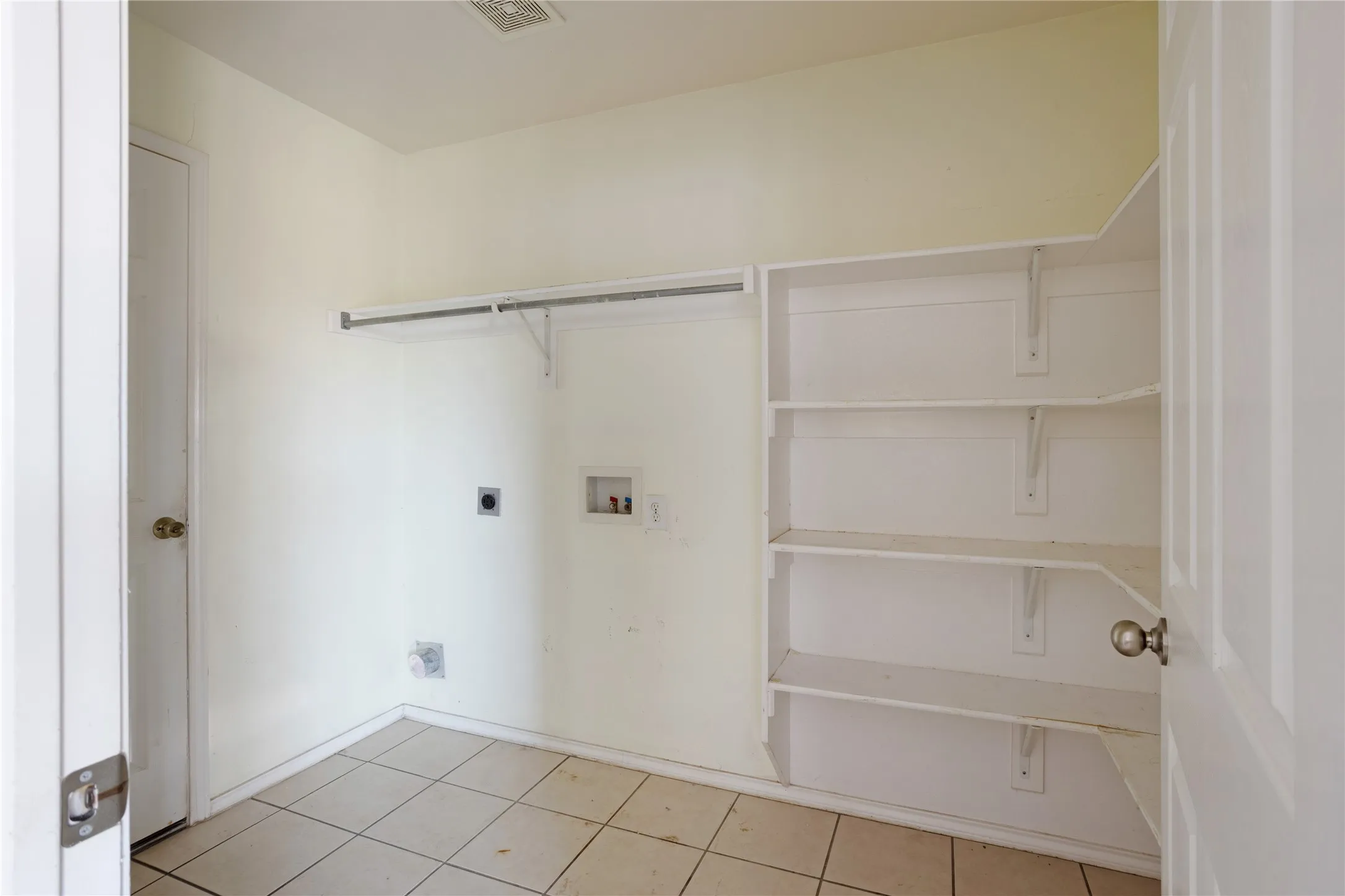 Single Family Residence For Rent in Grayson County , 1921 Southridge Lane, Sherman, Texas 75092, 3 Bedroom, 3 Bathroom, 2 Garage spaces, 2,971 Sqft, built in 2001, mls#21390847, Real Estate Agent in Sherman, Homes For Rent in Grayson county, Homes For Rent in Sherman, Realtor in Sherman Texas, Real Estate Brokerage Independent Realty Texas, Luminita Cordes Realtor
