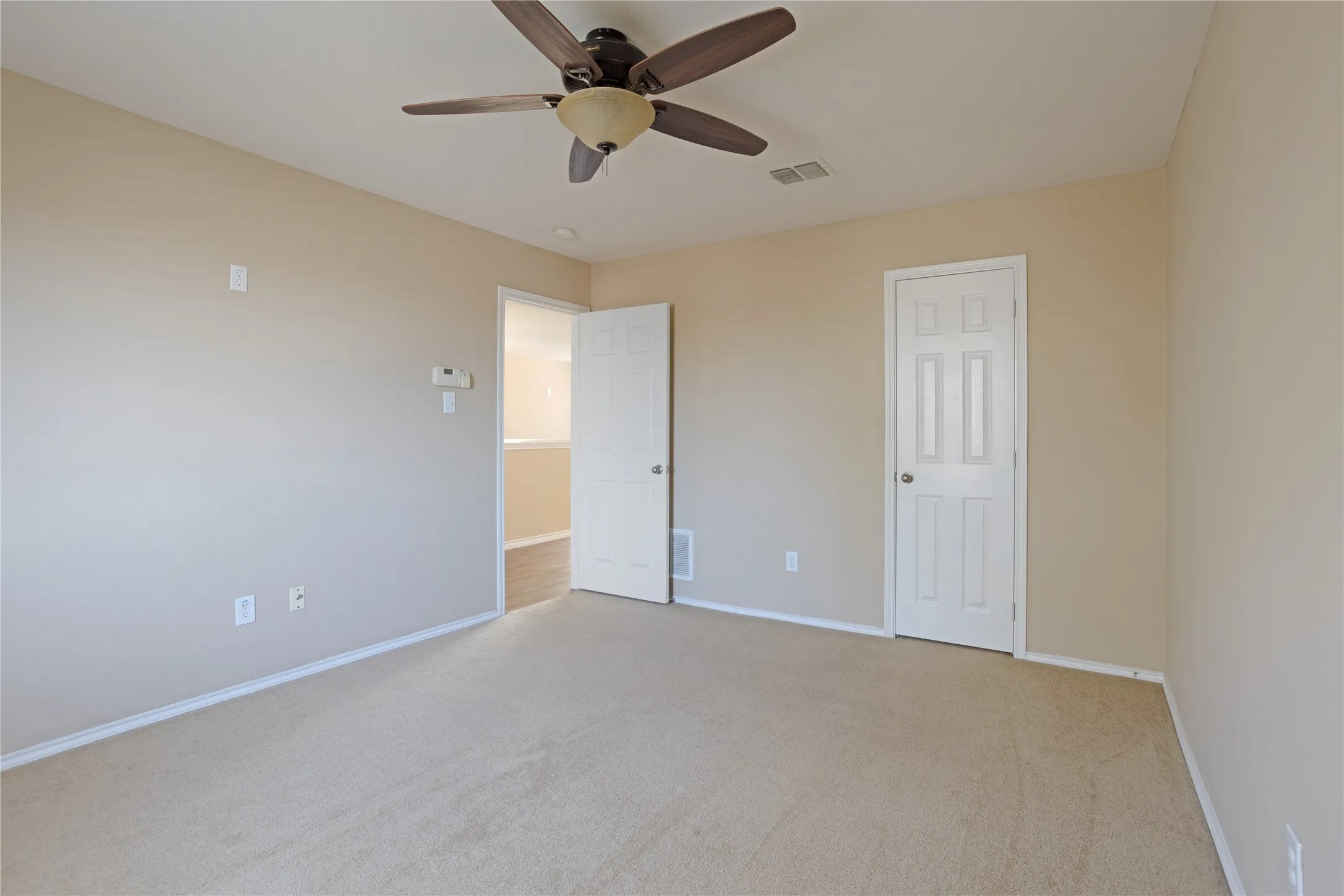 Single Family Residence For Rent in Grayson County , 1921 Southridge Lane, Sherman, Texas 75092, 3 Bedroom, 3 Bathroom, 2 Garage spaces, 2,971 Sqft, built in 2001, mls#21390847, Real Estate Agent in Sherman, Homes For Rent in Grayson county, Homes For Rent in Sherman, Realtor in Sherman Texas, Real Estate Brokerage Independent Realty Texas, Luminita Cordes Realtor
