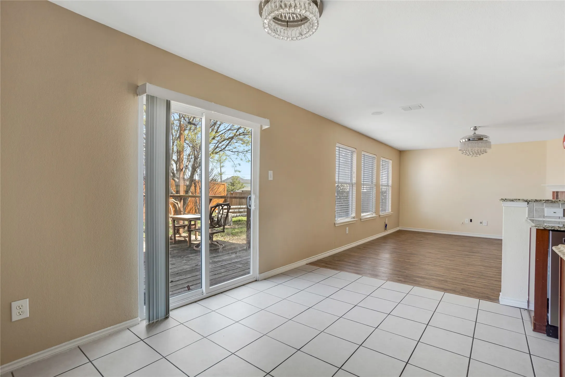 Single Family Residence For Rent in Grayson County , 1921 Southridge Lane, Sherman, Texas 75092, 3 Bedroom, 3 Bathroom, 2 Garage spaces, 2,971 Sqft, built in 2001, mls#21390847, Real Estate Agent in Sherman, Homes For Rent in Grayson county, Homes For Rent in Sherman, Realtor in Sherman Texas, Real Estate Brokerage Independent Realty Texas, Luminita Cordes Realtor