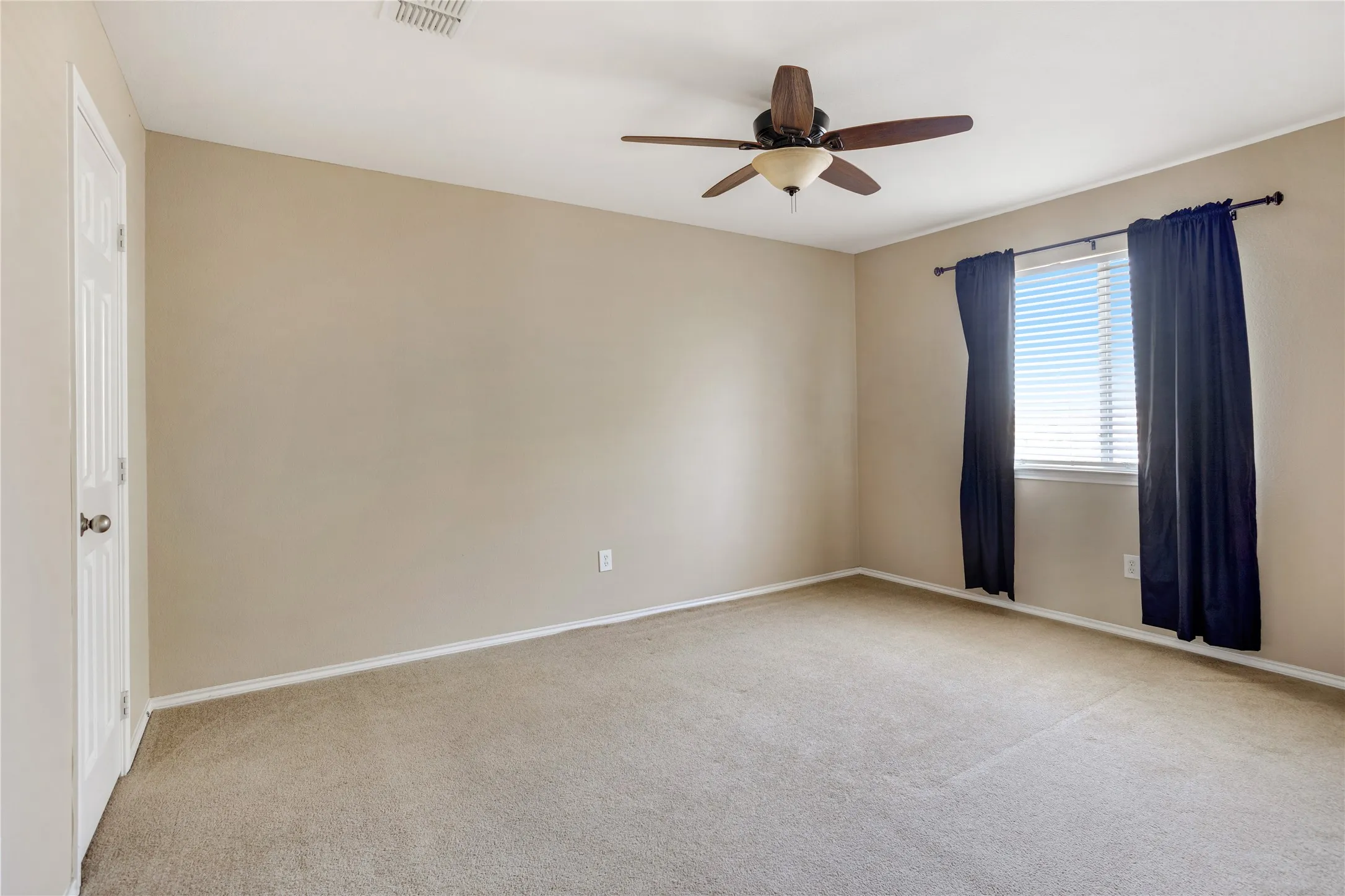 Single Family Residence For Rent in Grayson County , 1921 Southridge Lane, Sherman, Texas 75092, 3 Bedroom, 3 Bathroom, 2 Garage spaces, 2,971 Sqft, built in 2001, mls#21390847, Real Estate Agent in Sherman, Homes For Rent in Grayson county, Homes For Rent in Sherman, Realtor in Sherman Texas, Real Estate Brokerage Independent Realty Texas, Luminita Cordes Realtor