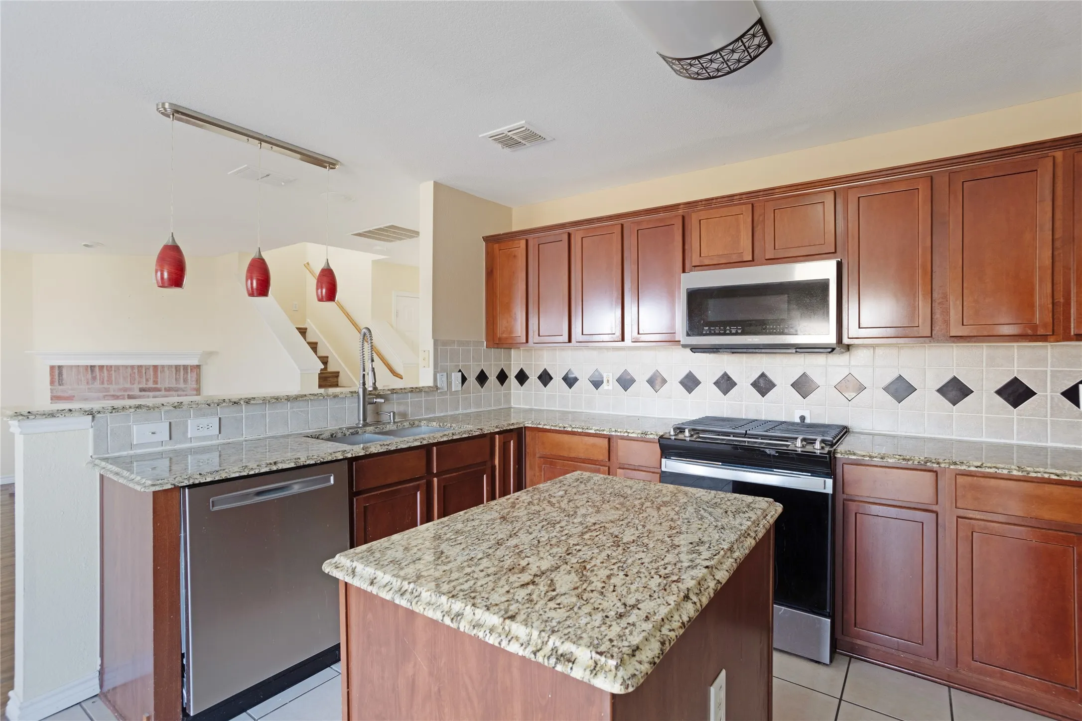 Single Family Residence For Rent in Grayson County , 1921 Southridge Lane, Sherman, Texas 75092, 3 Bedroom, 3 Bathroom, 2 Garage spaces, 2,971 Sqft, built in 2001, mls#21390847, Real Estate Agent in Sherman, Homes For Rent in Grayson county, Homes For Rent in Sherman, Realtor in Sherman Texas, Real Estate Brokerage Independent Realty Texas, Luminita Cordes Realtor