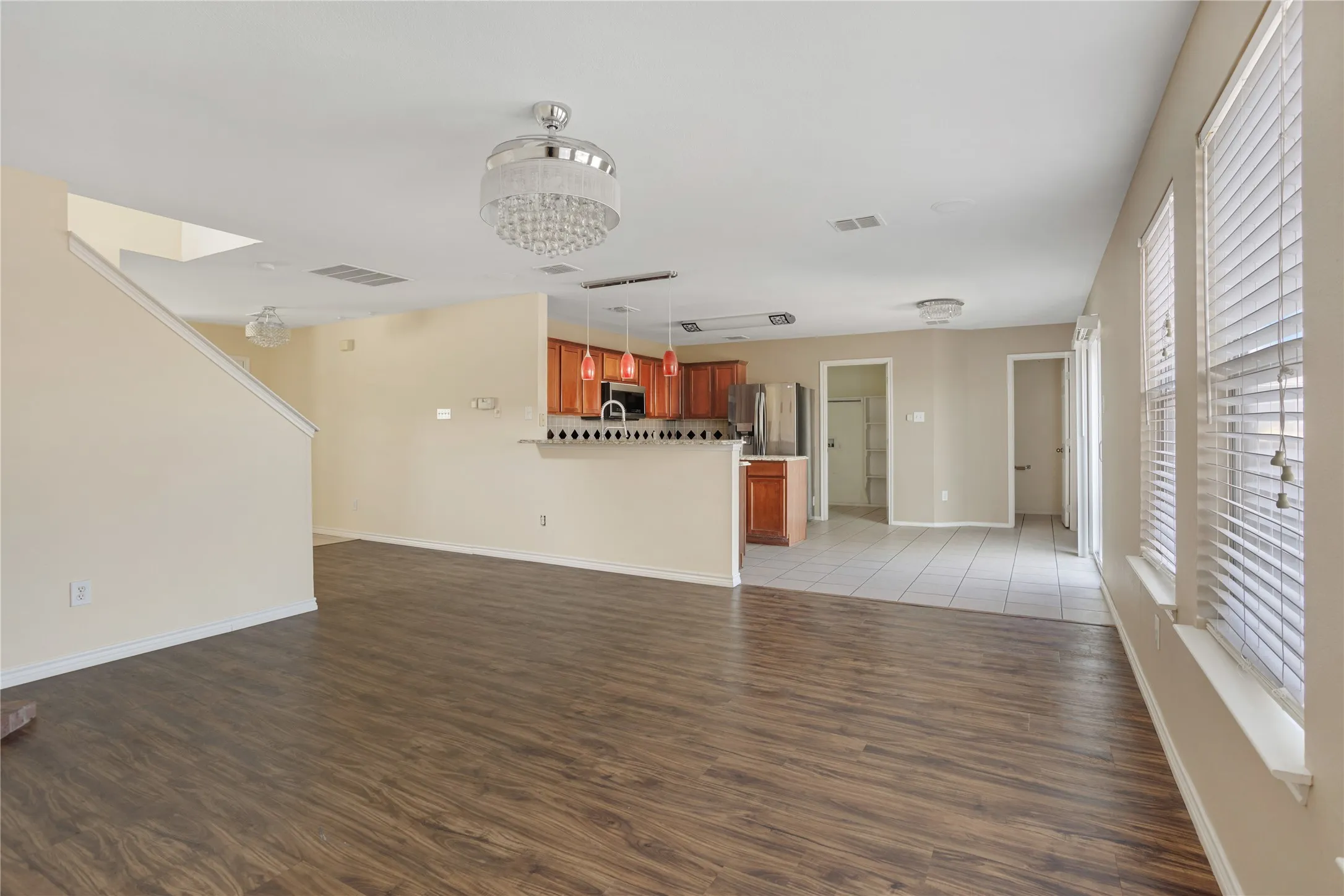 Single Family Residence For Rent in Grayson County , 1921 Southridge Lane, Sherman, Texas 75092, 3 Bedroom, 3 Bathroom, 2 Garage spaces, 2,971 Sqft, built in 2001, mls#21390847, Real Estate Agent in Sherman, Homes For Rent in Grayson county, Homes For Rent in Sherman, Realtor in Sherman Texas, Real Estate Brokerage Independent Realty Texas, Luminita Cordes Realtor
