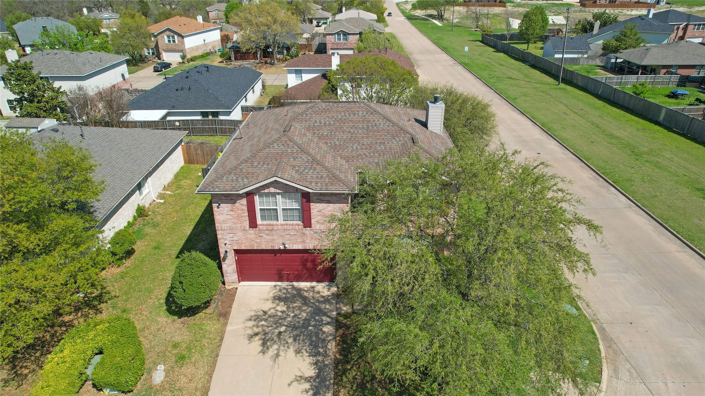 Single Family Residence For Rent in Grayson County , 1921 Southridge Lane, Sherman, Texas 75092, 3 Bedroom, 3 Bathroom, 2 Garage spaces, 2,971 Sqft, built in 2001, mls#21390847, Real Estate Agent in Sherman, Homes For Rent in Grayson county, Homes For Rent in Sherman, Realtor in Sherman Texas, Real Estate Brokerage Independent Realty Texas, Luminita Cordes Realtor