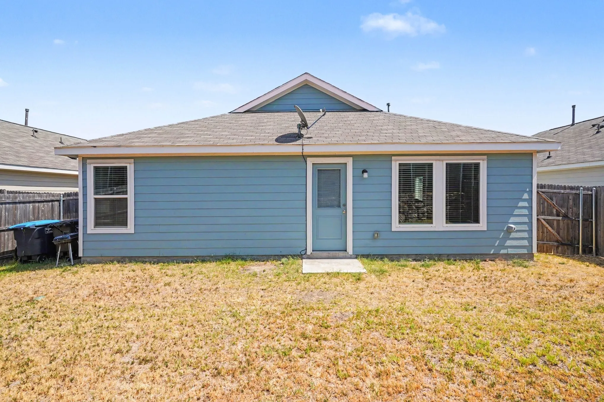 Single Family Residence For Sale in Tarrant County , 2908 Roy Road, Fort Worth, Texas 76119, 3 Bedroom, 2 Bathroom, 2 Garage spaces, 1,464 Sqft, built in 2023, mls#21386812, Real Estate Agent in Fort Worth, Homes For Sale in Tarrant county, Homes For Sale in Fort Worth, Realtor in Fort Worth Texas, Real Estate Brokerage Independent Realty Texas, Luminita Cordes Realtor