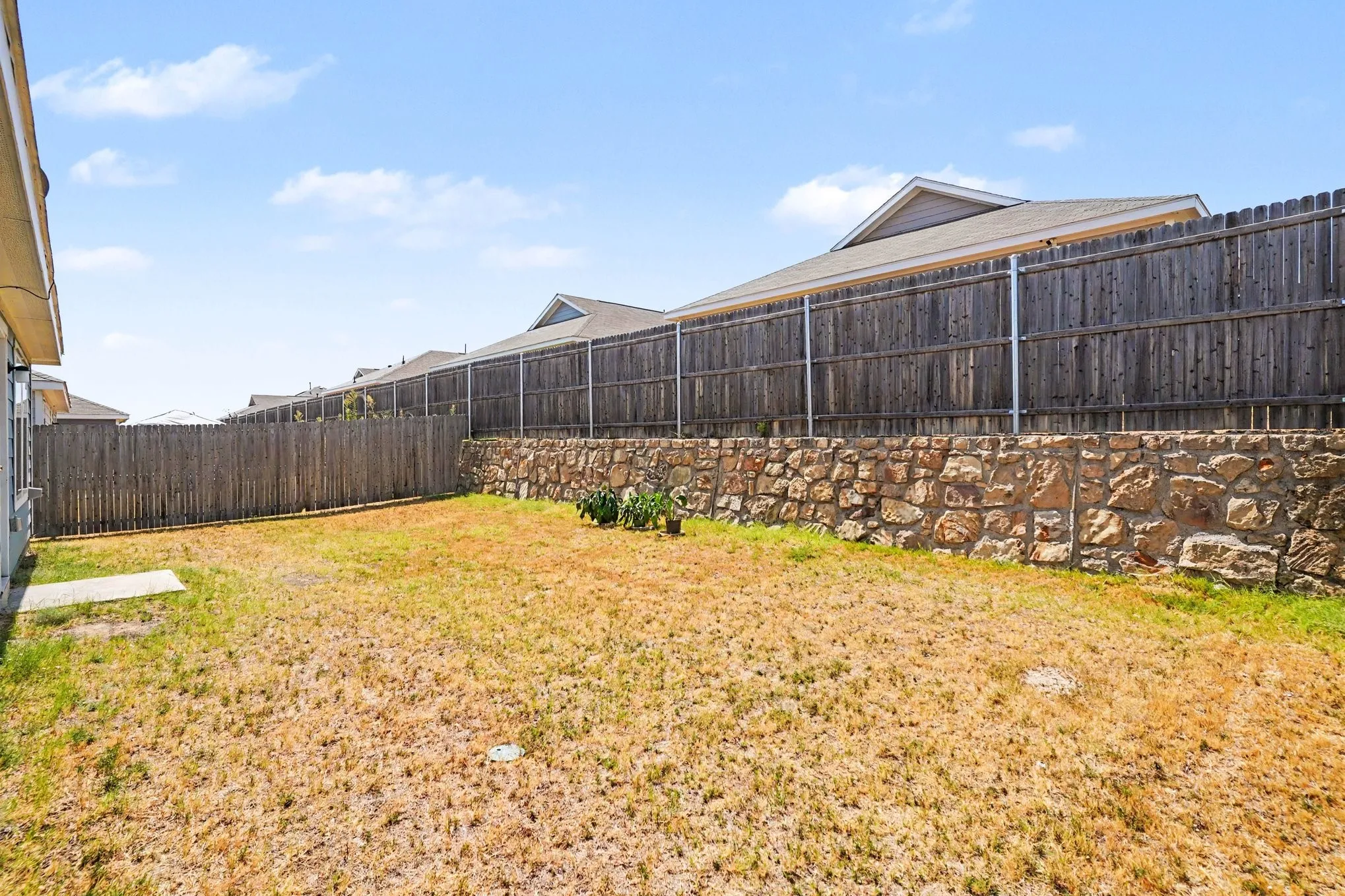 Single Family Residence For Sale in Tarrant County , 2908 Roy Road, Fort Worth, Texas 76119, 3 Bedroom, 2 Bathroom, 2 Garage spaces, 1,464 Sqft, built in 2023, mls#21386812, Real Estate Agent in Fort Worth, Homes For Sale in Tarrant county, Homes For Sale in Fort Worth, Realtor in Fort Worth Texas, Real Estate Brokerage Independent Realty Texas, Luminita Cordes Realtor