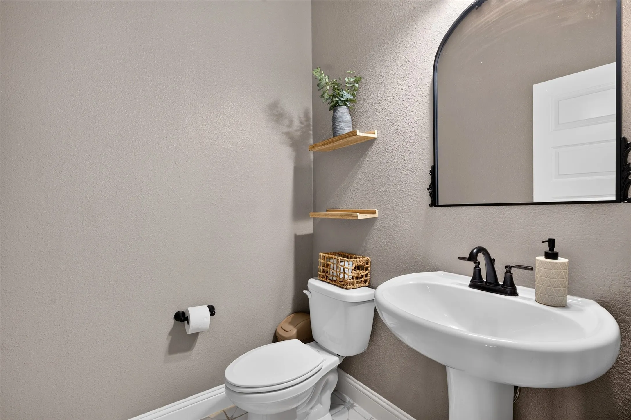 Single Family Residence For Sale in Johnson County , 12717 Caliber Drive, Godley, Texas 76044, 4 Bedroom, 3 Bathroom, 2 Garage spaces, 2,619 Sqft, built in 2022, mls#21390816, Real Estate Agent in Godley, Homes For Sale in Johnson county, Homes For Sale in Godley, Realtor in Godley Texas, Real Estate Brokerage Independent Realty Texas, Luminita Cordes Realtor