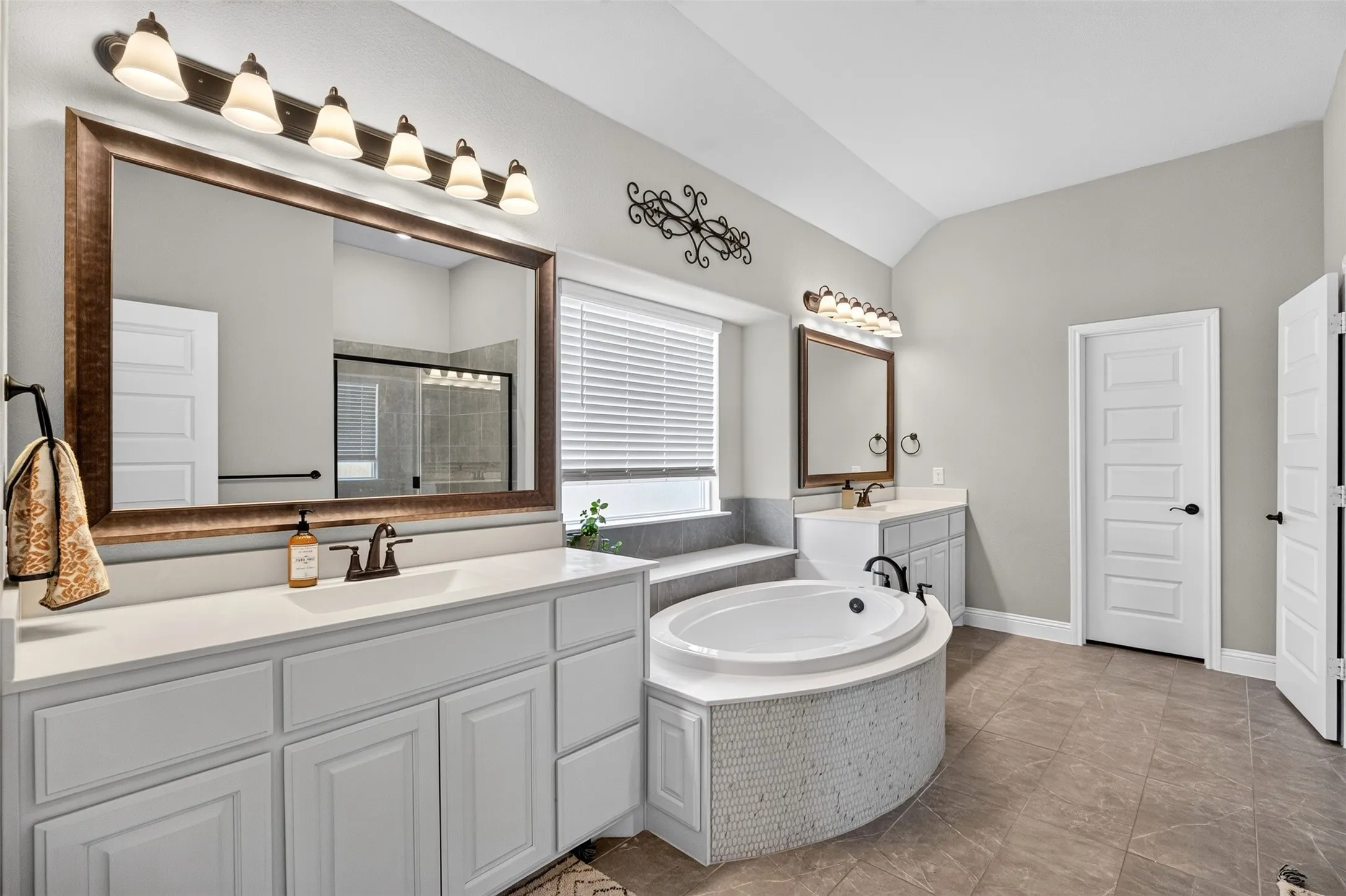 Single Family Residence For Sale in Johnson County , 12717 Caliber Drive, Godley, Texas 76044, 4 Bedroom, 3 Bathroom, 2 Garage spaces, 2,619 Sqft, built in 2022, mls#21390816, Real Estate Agent in Godley, Homes For Sale in Johnson county, Homes For Sale in Godley, Realtor in Godley Texas, Real Estate Brokerage Independent Realty Texas, Luminita Cordes Realtor