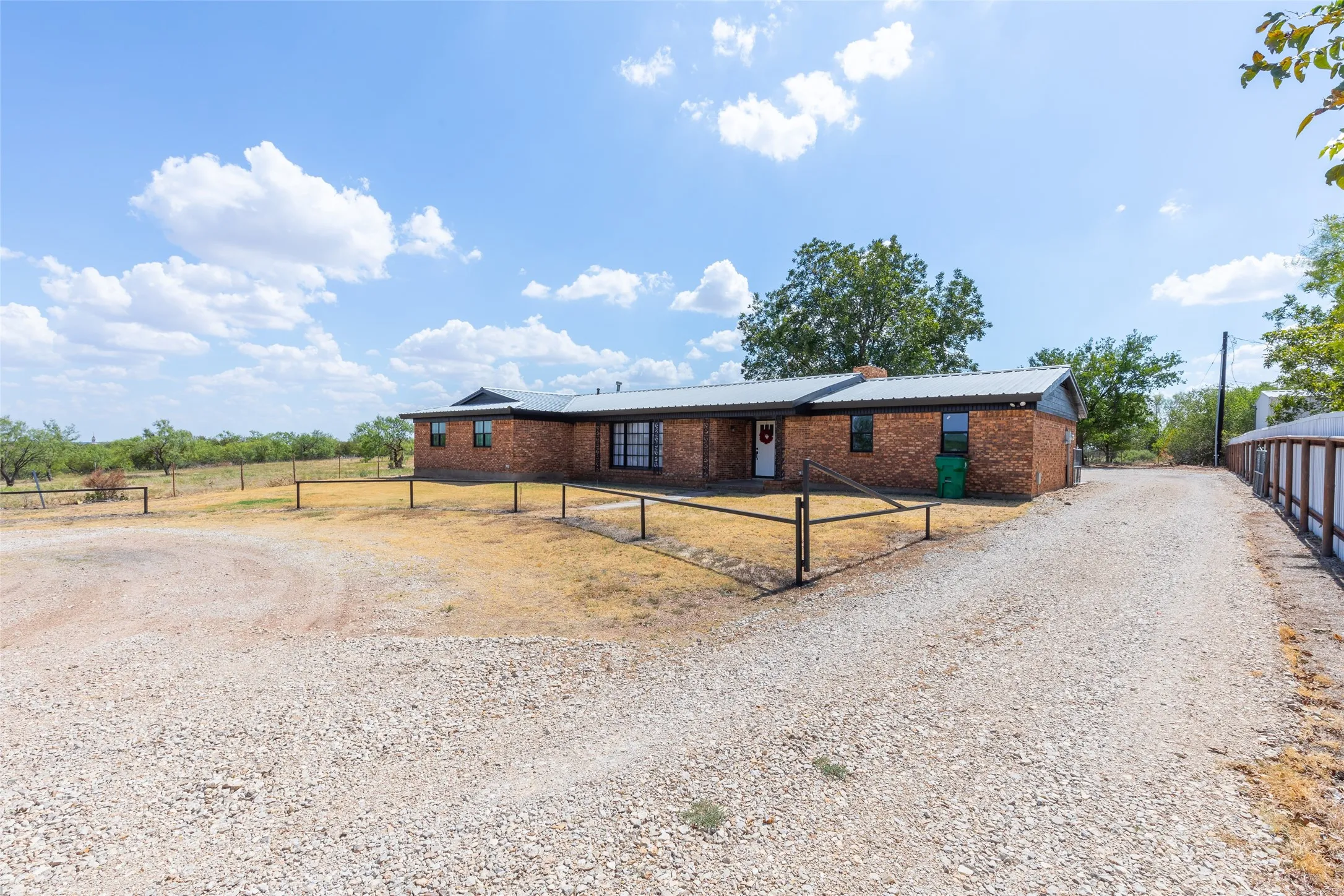 Single Family Residence For Sale in Throckmorton County , 707 W Chestnut Street, Throckmorton, Texas 76483, 3 Bedroom, 2 Bathroom, 2 Garage spaces, 1,842 Sqft, built in 1964, mls#21390789, Real Estate Agent in Throckmorton, Homes For Sale in Throckmorton county, Homes For Sale in Throckmorton, Realtor in Throckmorton Texas, Real Estate Brokerage Independent Realty Texas, Luminita Cordes Realtor