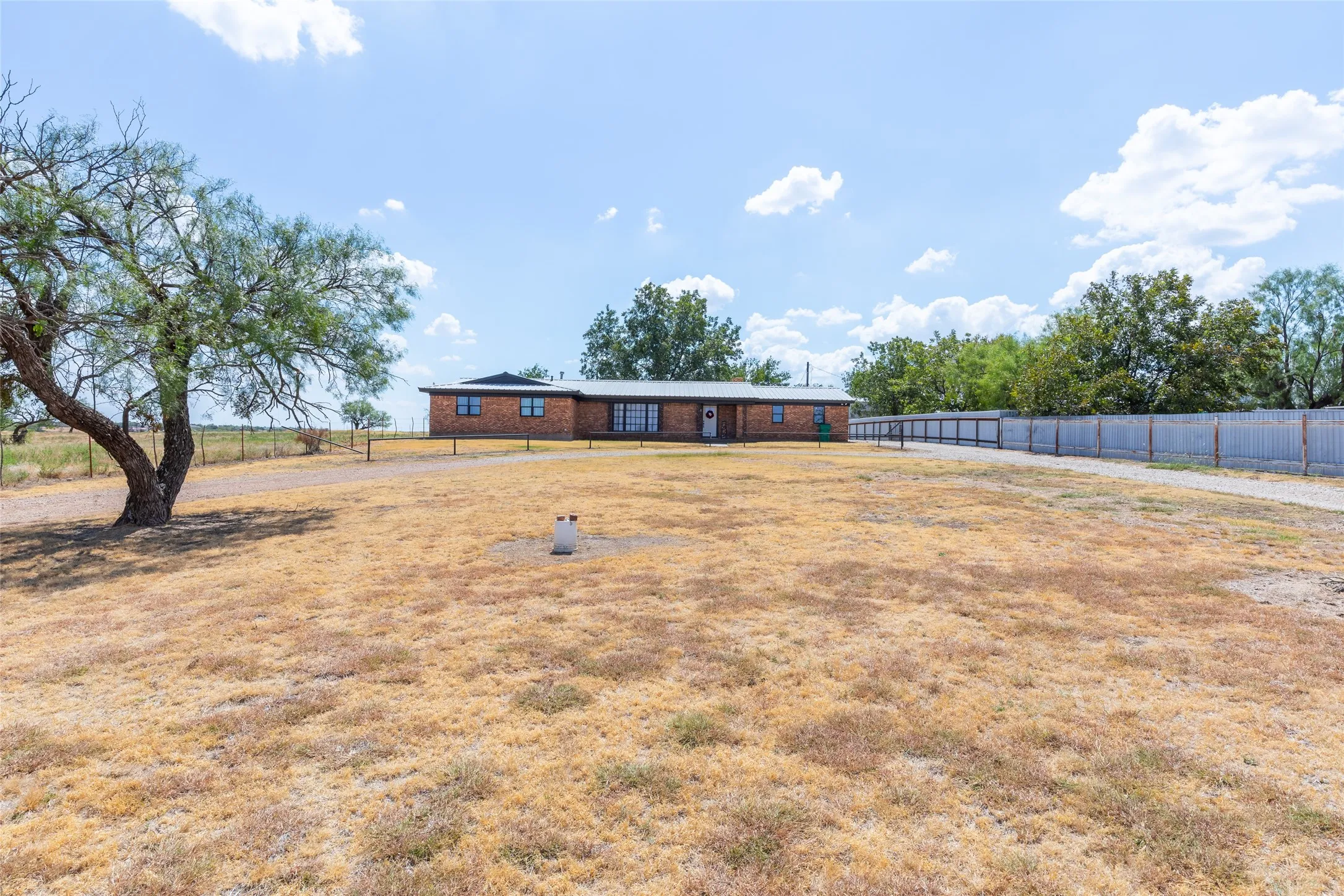 Single Family Residence For Sale in Throckmorton County , 707 W Chestnut Street, Throckmorton, Texas 76483, 3 Bedroom, 2 Bathroom, 2 Garage spaces, 1,842 Sqft, built in 1964, mls#21390789, Real Estate Agent in Throckmorton, Homes For Sale in Throckmorton county, Homes For Sale in Throckmorton, Realtor in Throckmorton Texas, Real Estate Brokerage Independent Realty Texas, Luminita Cordes Realtor