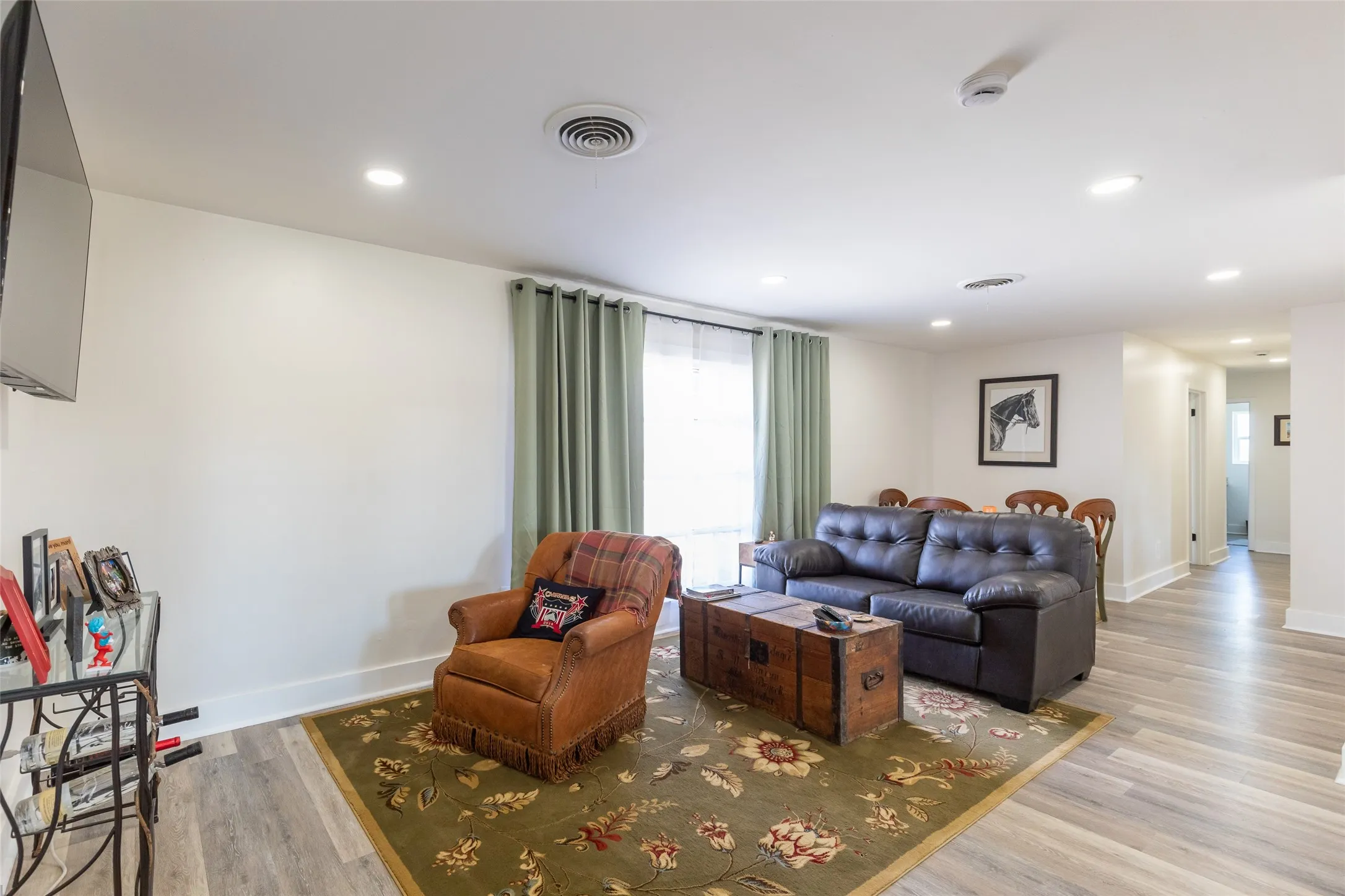 Single Family Residence For Sale in Throckmorton County , 707 W Chestnut Street, Throckmorton, Texas 76483, 3 Bedroom, 2 Bathroom, 2 Garage spaces, 1,842 Sqft, built in 1964, mls#21390789, Real Estate Agent in Throckmorton, Homes For Sale in Throckmorton county, Homes For Sale in Throckmorton, Realtor in Throckmorton Texas, Real Estate Brokerage Independent Realty Texas, Luminita Cordes Realtor