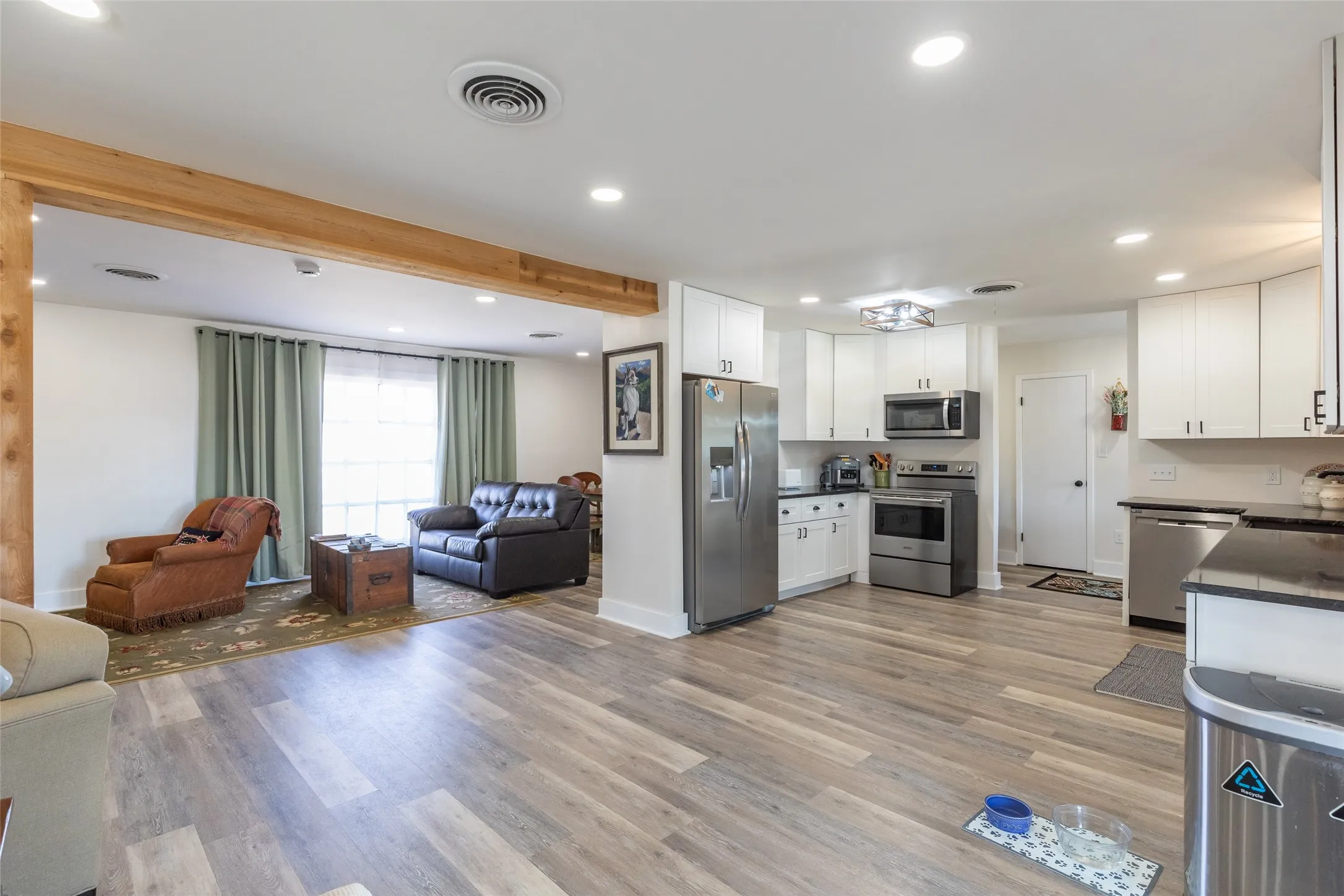 Single Family Residence For Sale in Throckmorton County , 707 W Chestnut Street, Throckmorton, Texas 76483, 3 Bedroom, 2 Bathroom, 2 Garage spaces, 1,842 Sqft, built in 1964, mls#21390789, Real Estate Agent in Throckmorton, Homes For Sale in Throckmorton county, Homes For Sale in Throckmorton, Realtor in Throckmorton Texas, Real Estate Brokerage Independent Realty Texas, Luminita Cordes Realtor
