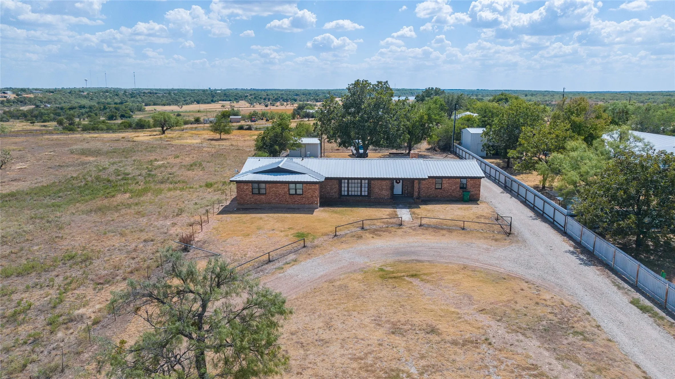 Single Family Residence For Sale in Throckmorton County , 707 W Chestnut Street, Throckmorton, Texas 76483, 3 Bedroom, 2 Bathroom, 2 Garage spaces, 1,842 Sqft, built in 1964, mls#21390789, Real Estate Agent in Throckmorton, Homes For Sale in Throckmorton county, Homes For Sale in Throckmorton, Realtor in Throckmorton Texas, Real Estate Brokerage Independent Realty Texas, Luminita Cordes Realtor
