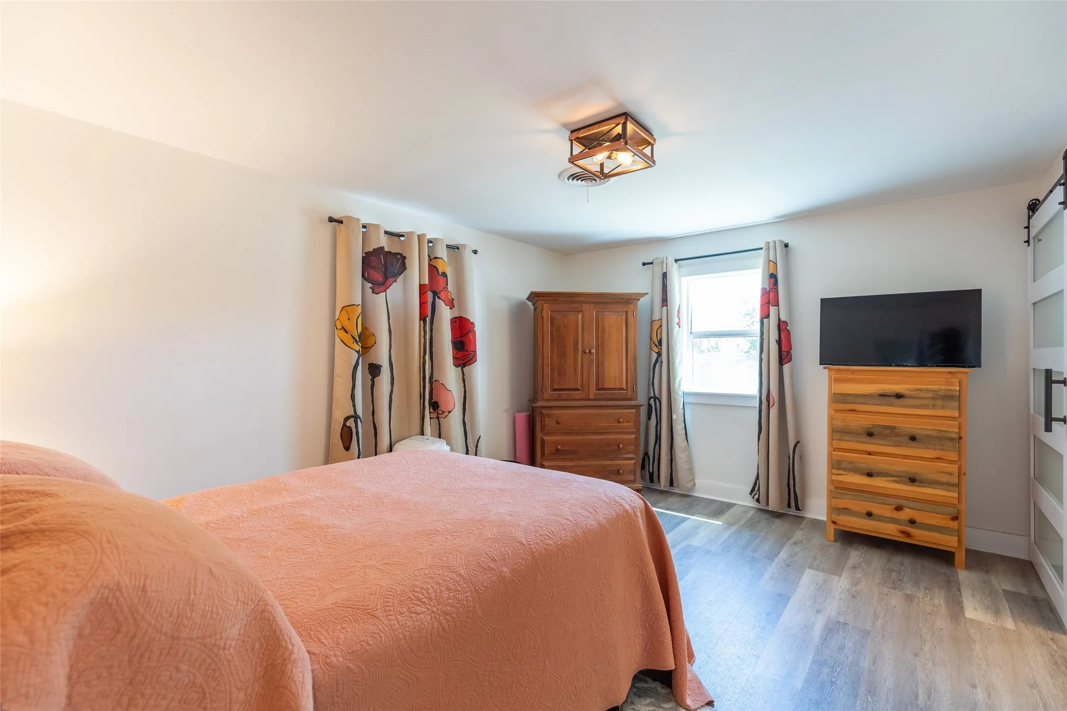 Single Family Residence For Sale in Throckmorton County , 707 W Chestnut Street, Throckmorton, Texas 76483, 3 Bedroom, 2 Bathroom, 2 Garage spaces, 1,842 Sqft, built in 1964, mls#21390789, Real Estate Agent in Throckmorton, Homes For Sale in Throckmorton county, Homes For Sale in Throckmorton, Realtor in Throckmorton Texas, Real Estate Brokerage Independent Realty Texas, Luminita Cordes Realtor