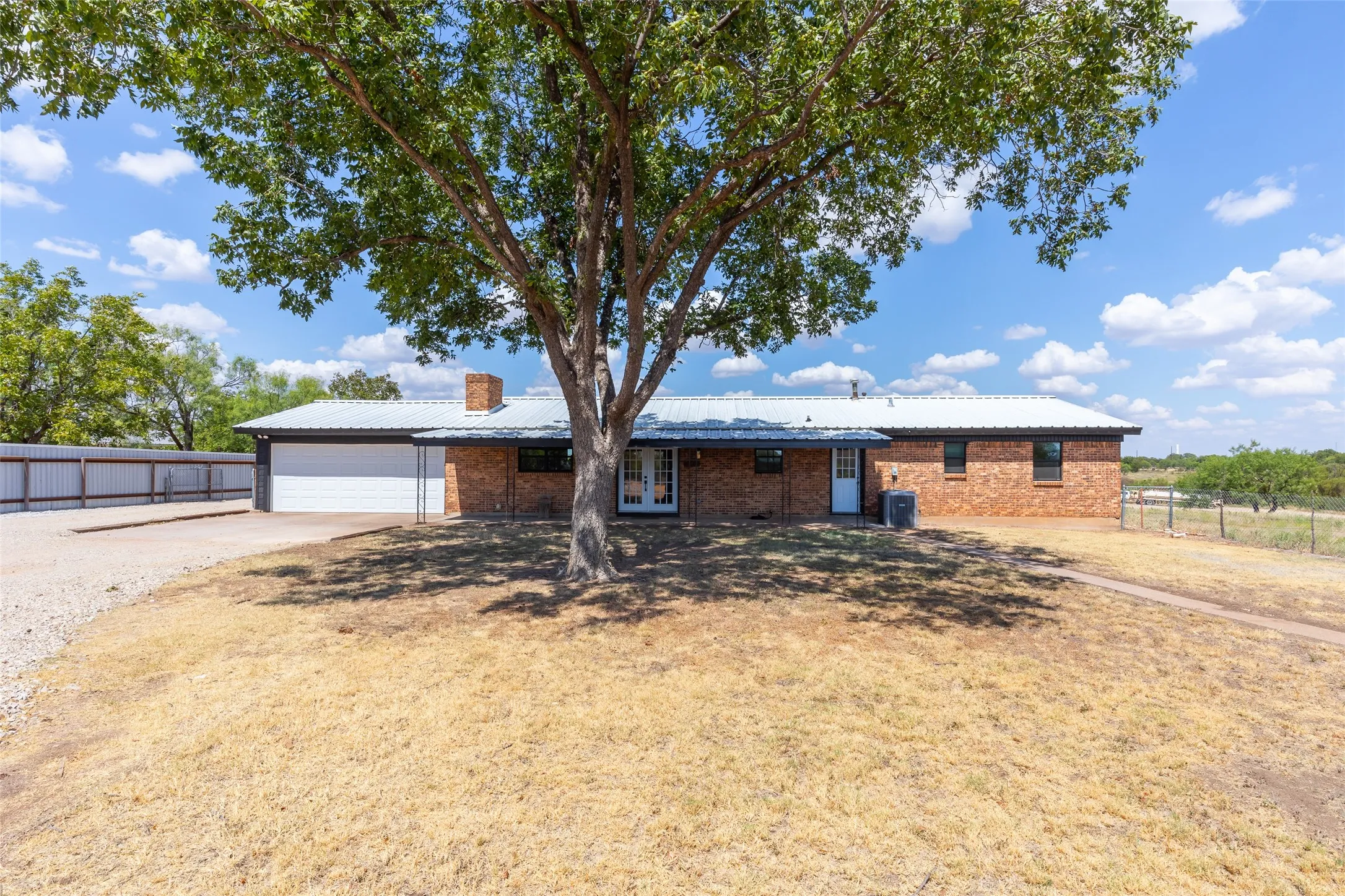 Single Family Residence For Sale in Throckmorton County , 707 W Chestnut Street, Throckmorton, Texas 76483, 3 Bedroom, 2 Bathroom, 2 Garage spaces, 1,842 Sqft, built in 1964, mls#21390789, Real Estate Agent in Throckmorton, Homes For Sale in Throckmorton county, Homes For Sale in Throckmorton, Realtor in Throckmorton Texas, Real Estate Brokerage Independent Realty Texas, Luminita Cordes Realtor