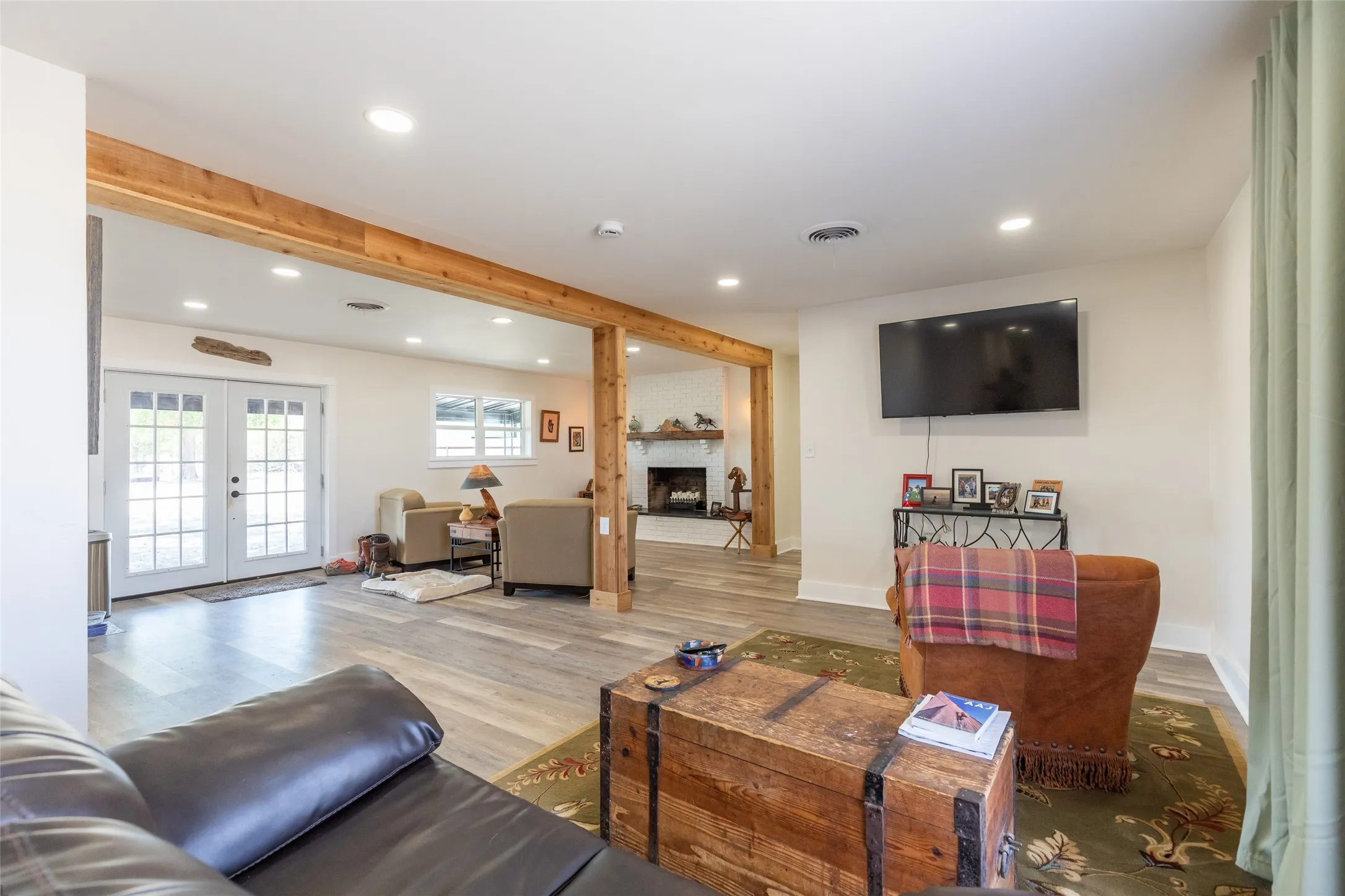 Single Family Residence For Sale in Throckmorton County , 707 W Chestnut Street, Throckmorton, Texas 76483, 3 Bedroom, 2 Bathroom, 2 Garage spaces, 1,842 Sqft, built in 1964, mls#21390789, Real Estate Agent in Throckmorton, Homes For Sale in Throckmorton county, Homes For Sale in Throckmorton, Realtor in Throckmorton Texas, Real Estate Brokerage Independent Realty Texas, Luminita Cordes Realtor