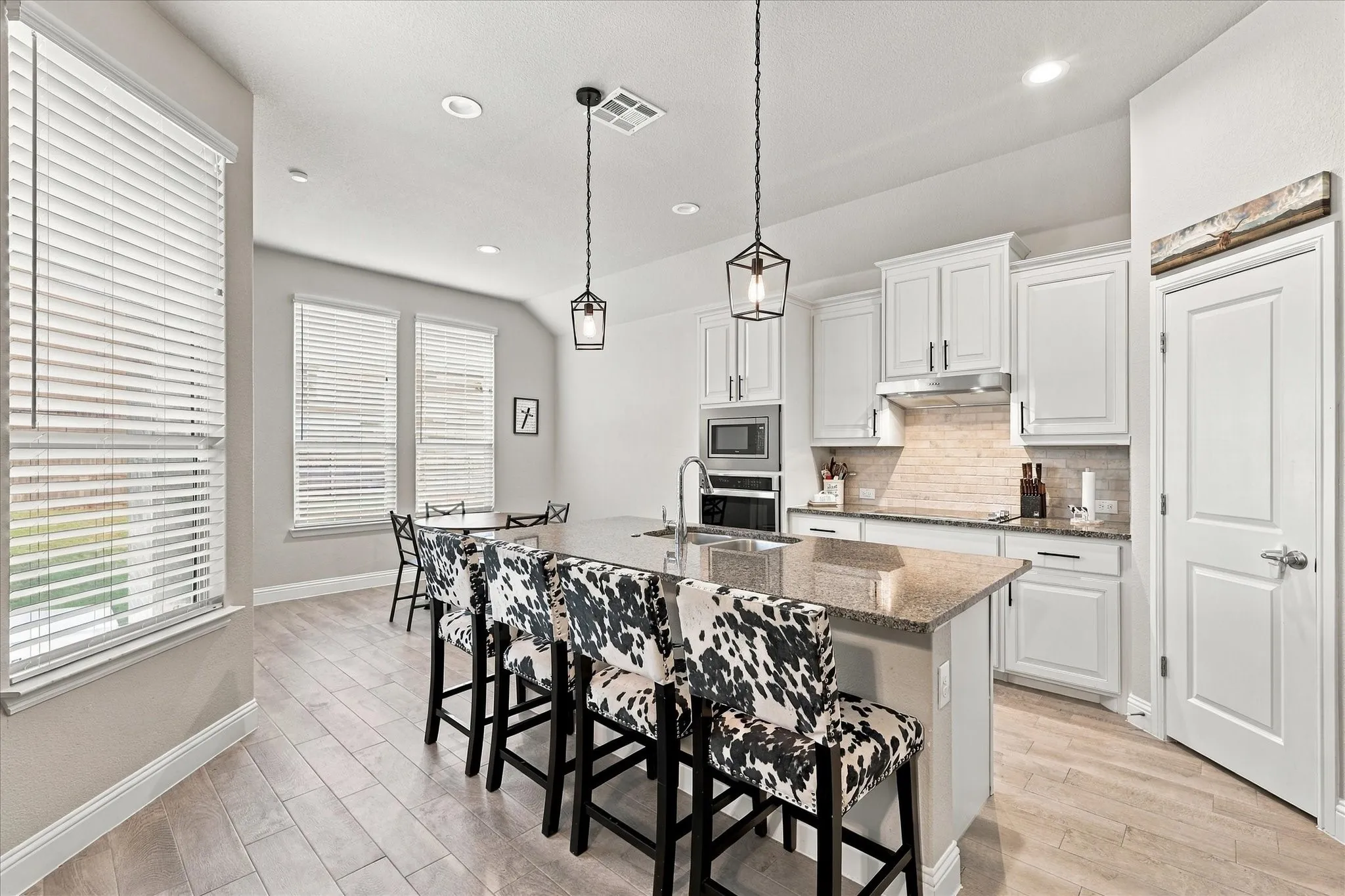 Single Family Residence For Sale in Ellis County , 5622 Log Cabin Court, Midlothian, Texas 76065, 4 Bedroom, 2 Bathroom, 2 Garage spaces, 1,894 Sqft, built in 2022, mls#21389887, Real Estate Agent in Midlothian, Homes For Sale in Ellis county, Homes For Sale in Midlothian, Realtor in Midlothian Texas, Real Estate Brokerage Independent Realty Texas, Luminita Cordes Realtor