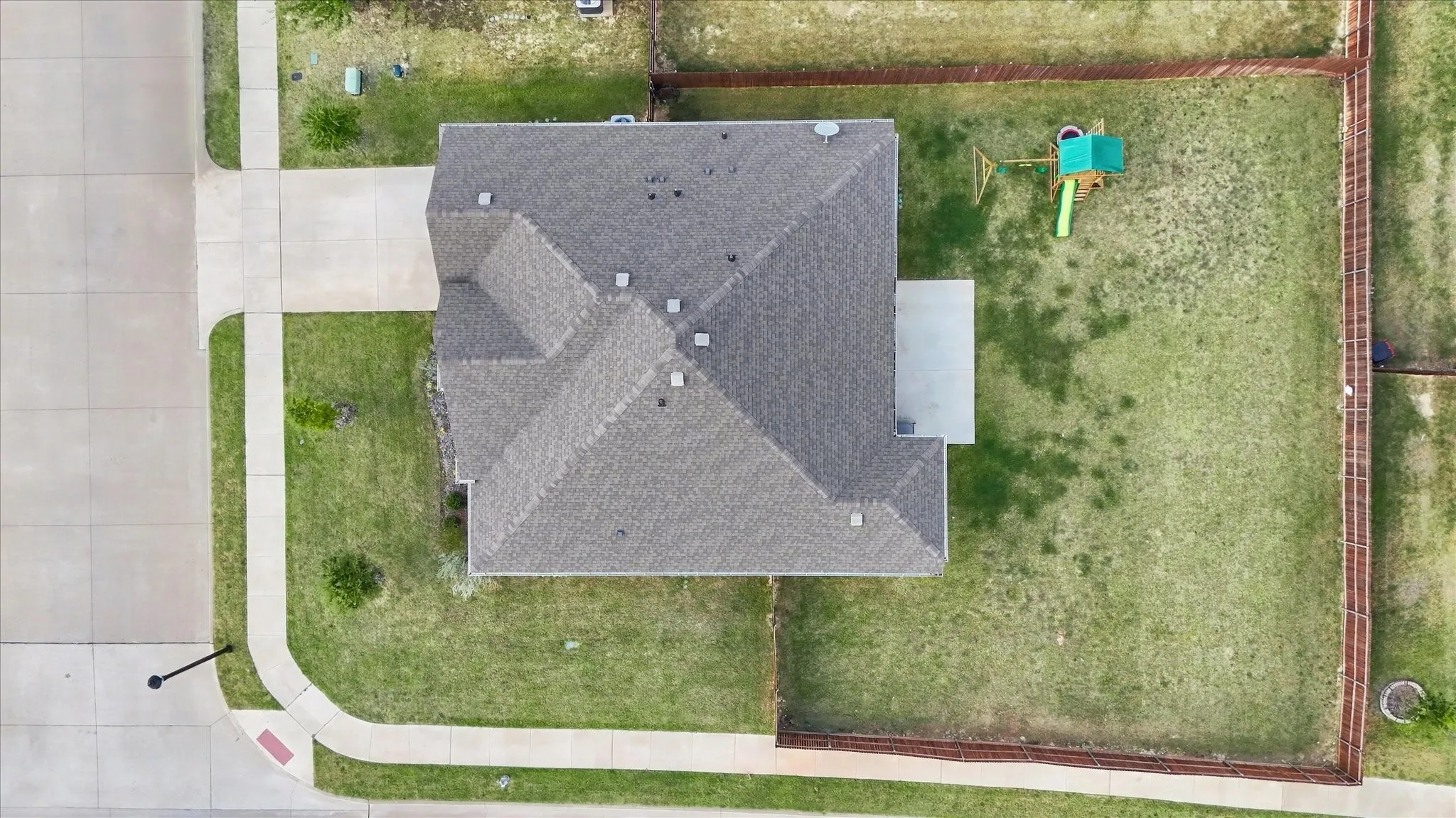 Single Family Residence For Sale in Ellis County , 5622 Log Cabin Court, Midlothian, Texas 76065, 4 Bedroom, 2 Bathroom, 2 Garage spaces, 1,894 Sqft, built in 2022, mls#21389887, Real Estate Agent in Midlothian, Homes For Sale in Ellis county, Homes For Sale in Midlothian, Realtor in Midlothian Texas, Real Estate Brokerage Independent Realty Texas, Luminita Cordes Realtor
