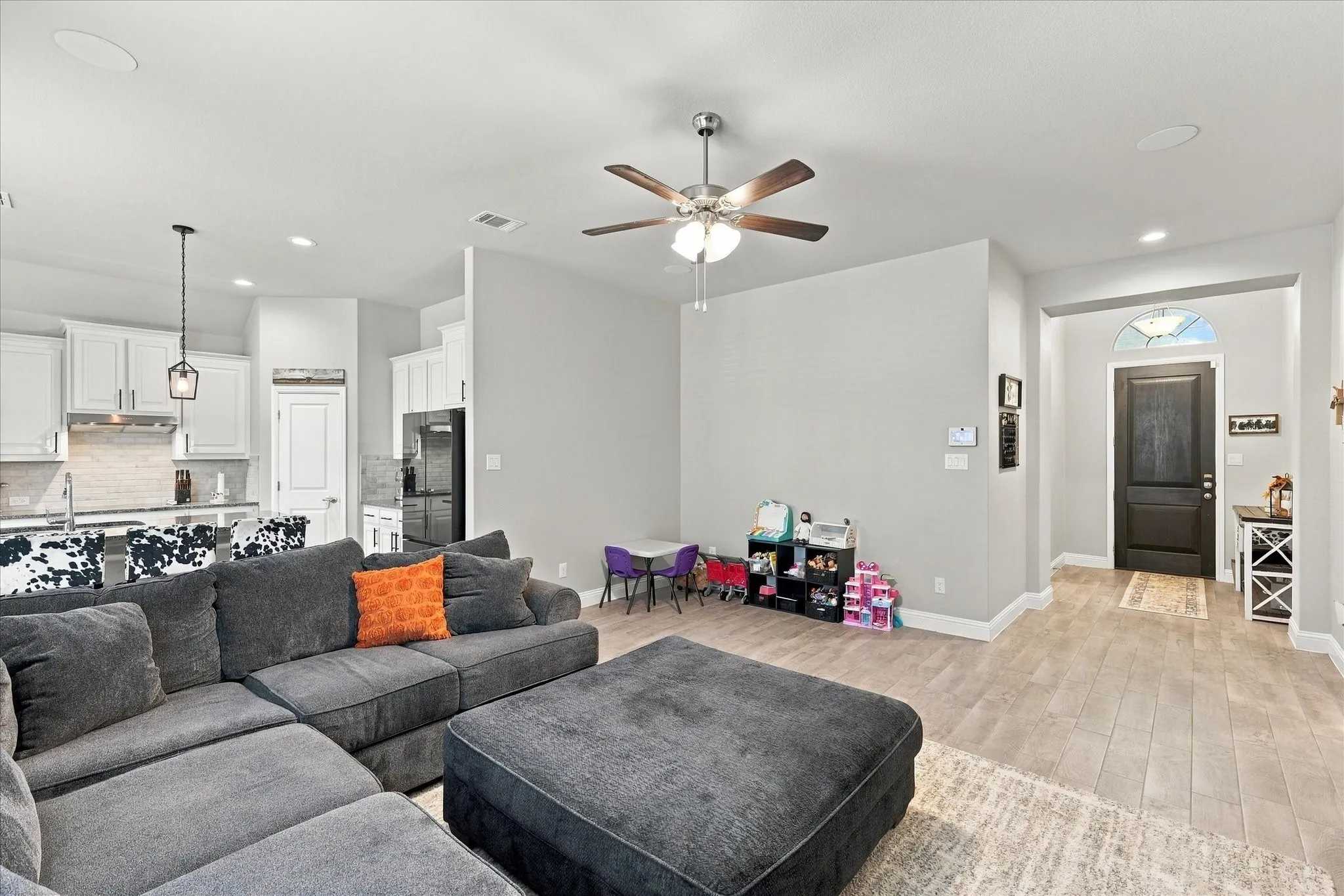 Single Family Residence For Sale in Ellis County , 5622 Log Cabin Court, Midlothian, Texas 76065, 4 Bedroom, 2 Bathroom, 2 Garage spaces, 1,894 Sqft, built in 2022, mls#21389887, Real Estate Agent in Midlothian, Homes For Sale in Ellis county, Homes For Sale in Midlothian, Realtor in Midlothian Texas, Real Estate Brokerage Independent Realty Texas, Luminita Cordes Realtor
