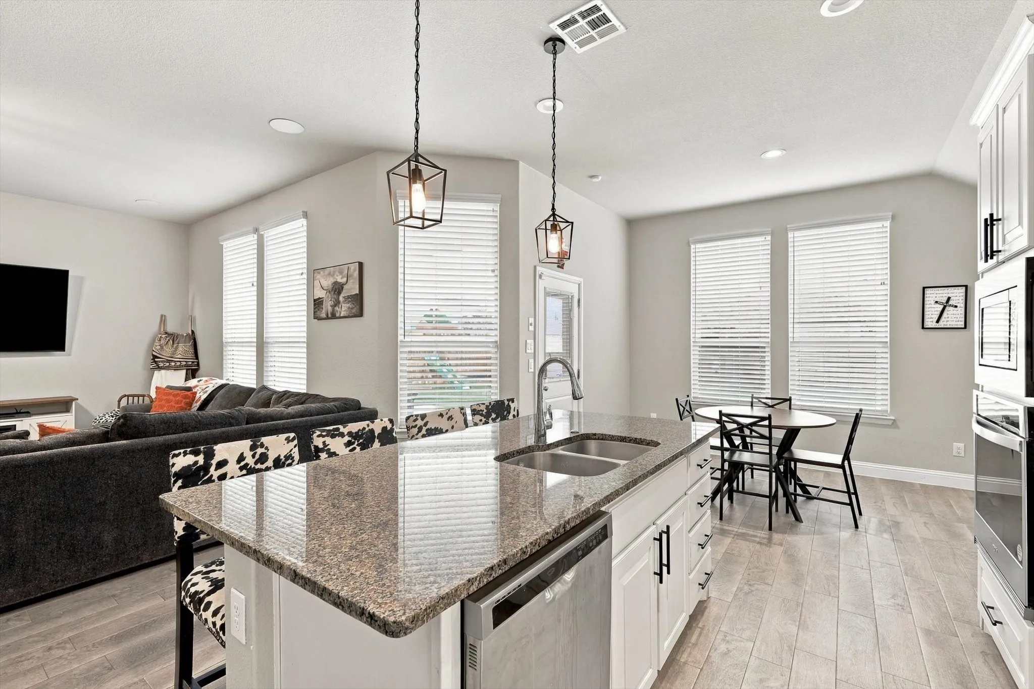 Single Family Residence For Sale in Ellis County , 5622 Log Cabin Court, Midlothian, Texas 76065, 4 Bedroom, 2 Bathroom, 2 Garage spaces, 1,894 Sqft, built in 2022, mls#21389887, Real Estate Agent in Midlothian, Homes For Sale in Ellis county, Homes For Sale in Midlothian, Realtor in Midlothian Texas, Real Estate Brokerage Independent Realty Texas, Luminita Cordes Realtor