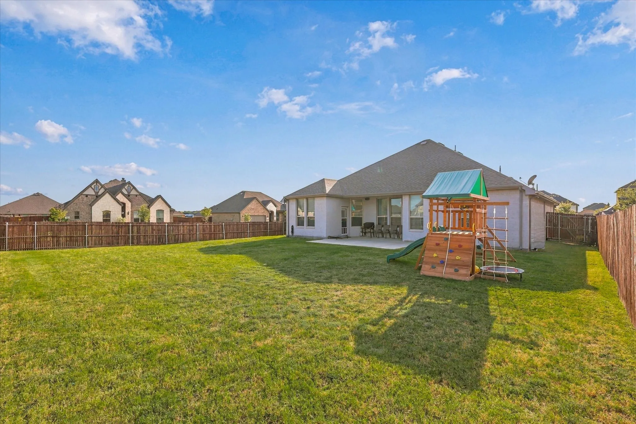 Single Family Residence For Sale in Ellis County , 5622 Log Cabin Court, Midlothian, Texas 76065, 4 Bedroom, 2 Bathroom, 2 Garage spaces, 1,894 Sqft, built in 2022, mls#21389887, Real Estate Agent in Midlothian, Homes For Sale in Ellis county, Homes For Sale in Midlothian, Realtor in Midlothian Texas, Real Estate Brokerage Independent Realty Texas, Luminita Cordes Realtor