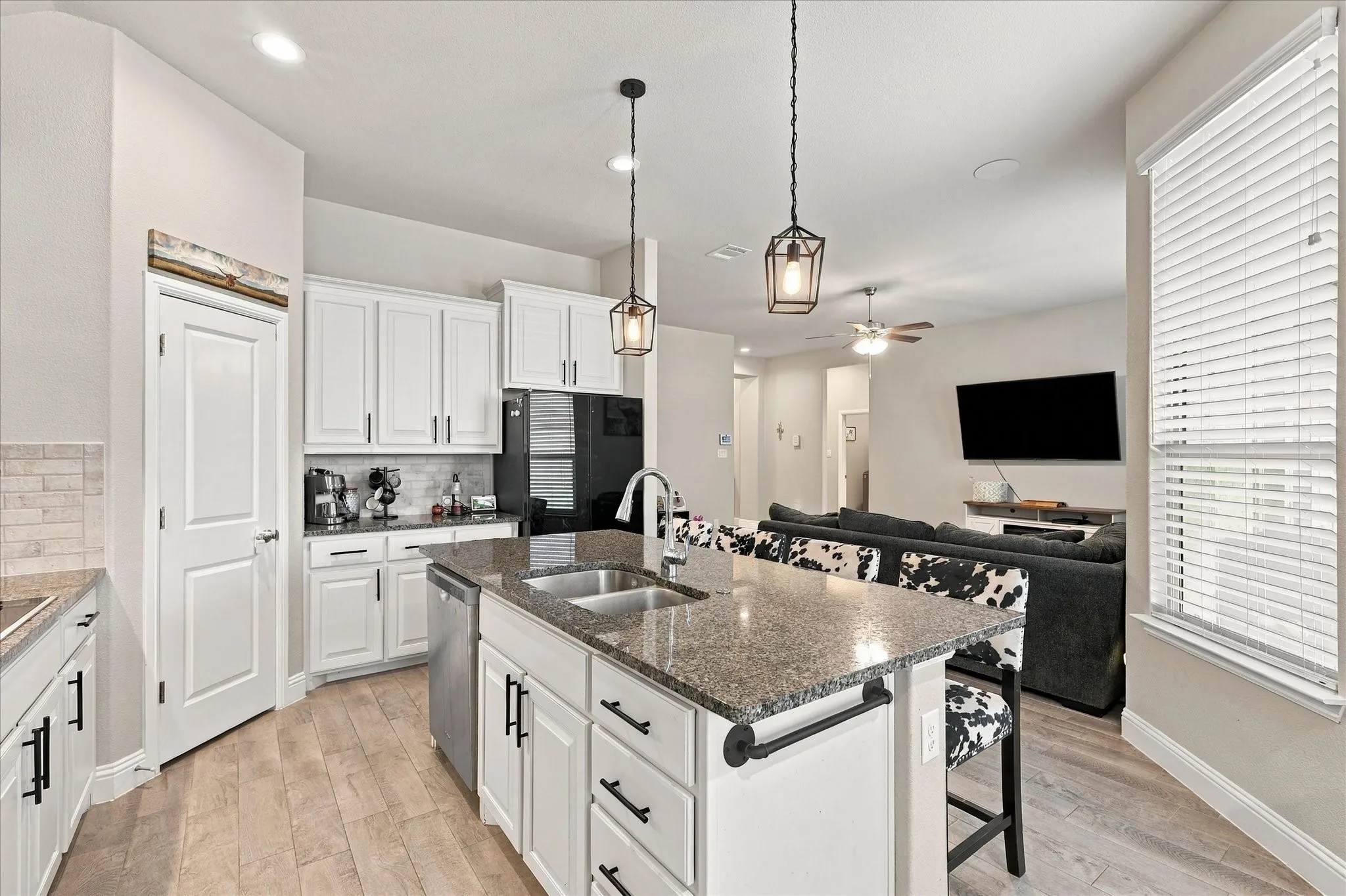 Single Family Residence For Sale in Ellis County , 5622 Log Cabin Court, Midlothian, Texas 76065, 4 Bedroom, 2 Bathroom, 2 Garage spaces, 1,894 Sqft, built in 2022, mls#21389887, Real Estate Agent in Midlothian, Homes For Sale in Ellis county, Homes For Sale in Midlothian, Realtor in Midlothian Texas, Real Estate Brokerage Independent Realty Texas, Luminita Cordes Realtor