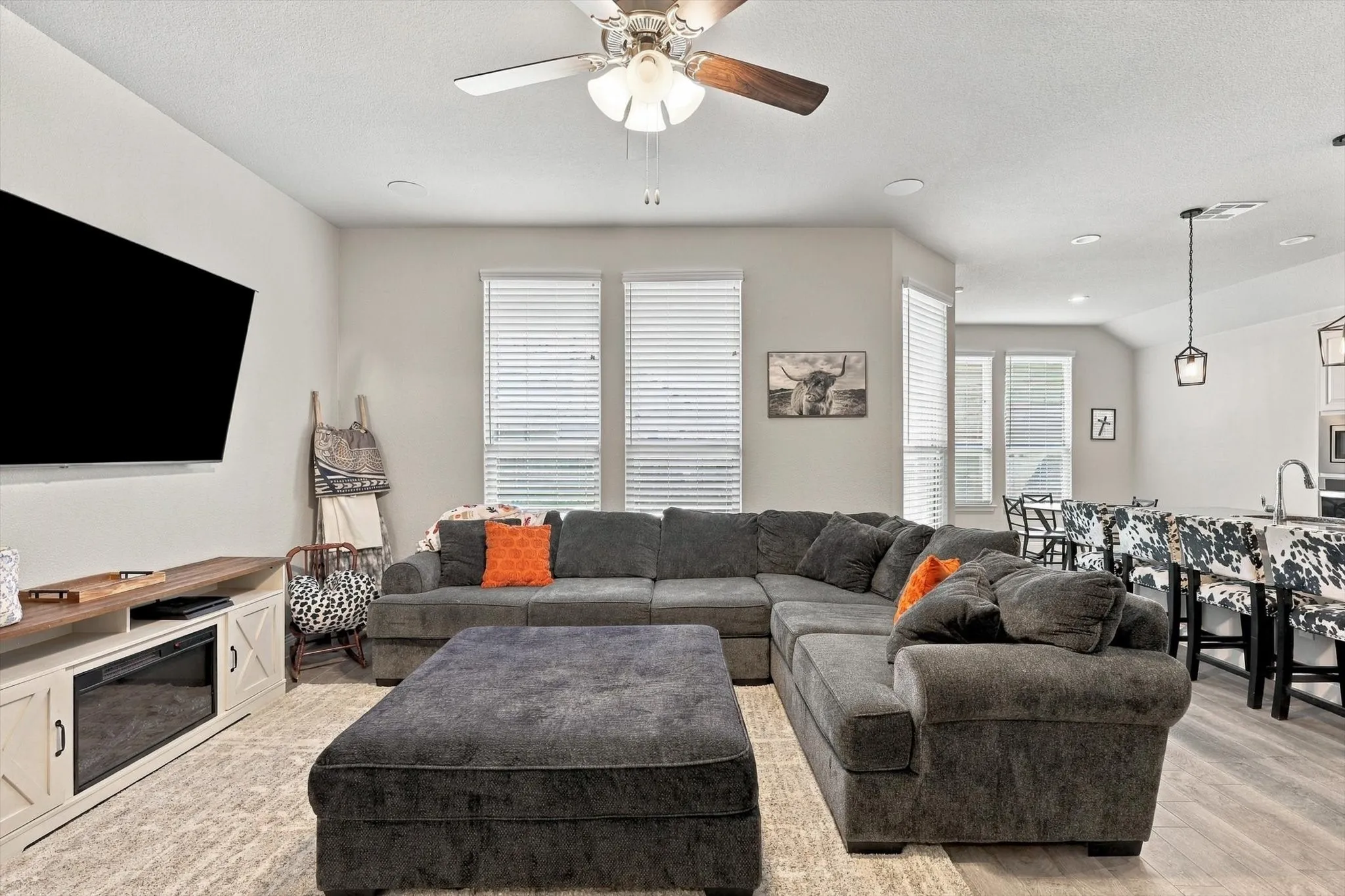 Single Family Residence For Sale in Ellis County , 5622 Log Cabin Court, Midlothian, Texas 76065, 4 Bedroom, 2 Bathroom, 2 Garage spaces, 1,894 Sqft, built in 2022, mls#21389887, Real Estate Agent in Midlothian, Homes For Sale in Ellis county, Homes For Sale in Midlothian, Realtor in Midlothian Texas, Real Estate Brokerage Independent Realty Texas, Luminita Cordes Realtor