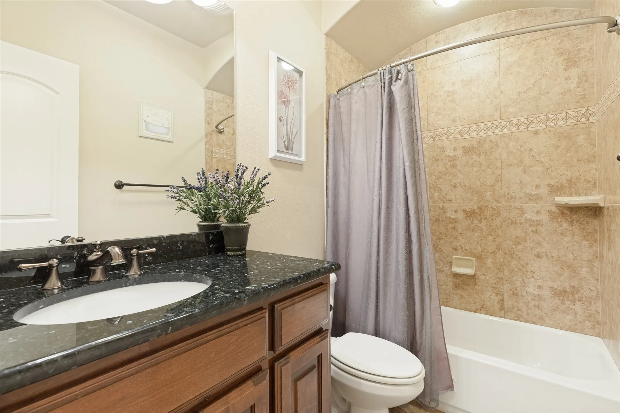 Single Family Residence For Sale in Denton County , 10757 Southbury Lane, Frisco, Texas 75033, 6 Bedroom, 4 Bathroom, 4 Garage spaces, 5,054 Sqft, built in 2010, mls#21381936, Real Estate Agent in Frisco, Homes For Sale in Denton county, Homes For Sale in Frisco, Realtor in Frisco Texas, Real Estate Brokerage Independent Realty Texas, Luminita Cordes Realtor
