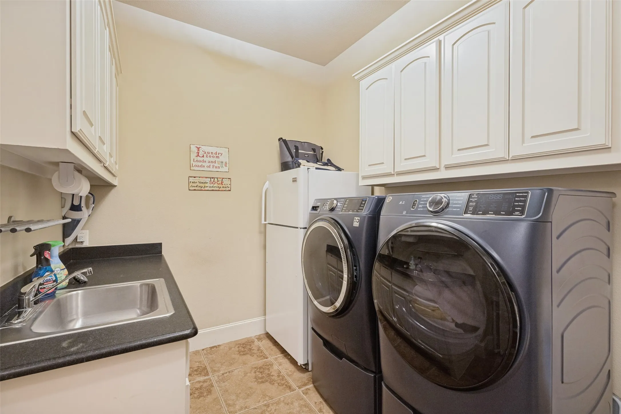 Washer and dryer with drawers convey to buyuer