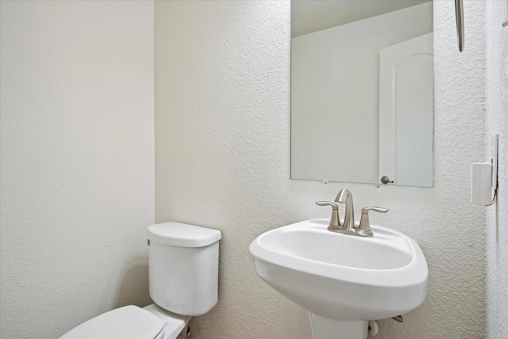 Townhouse For Sale in Tarrant County , 6940 Pascal Way, Fort Worth, Texas 76137, 2 Bedroom, 3 Bathroom, 2 Garage spaces, 1,388 Sqft, built in 2015, mls#21389355, Real Estate Agent in Fort Worth, Homes For Sale in Tarrant county, Homes For Sale in Fort Worth, Realtor in Fort Worth Texas, Real Estate Brokerage Independent Realty Texas, Luminita Cordes Realtor
