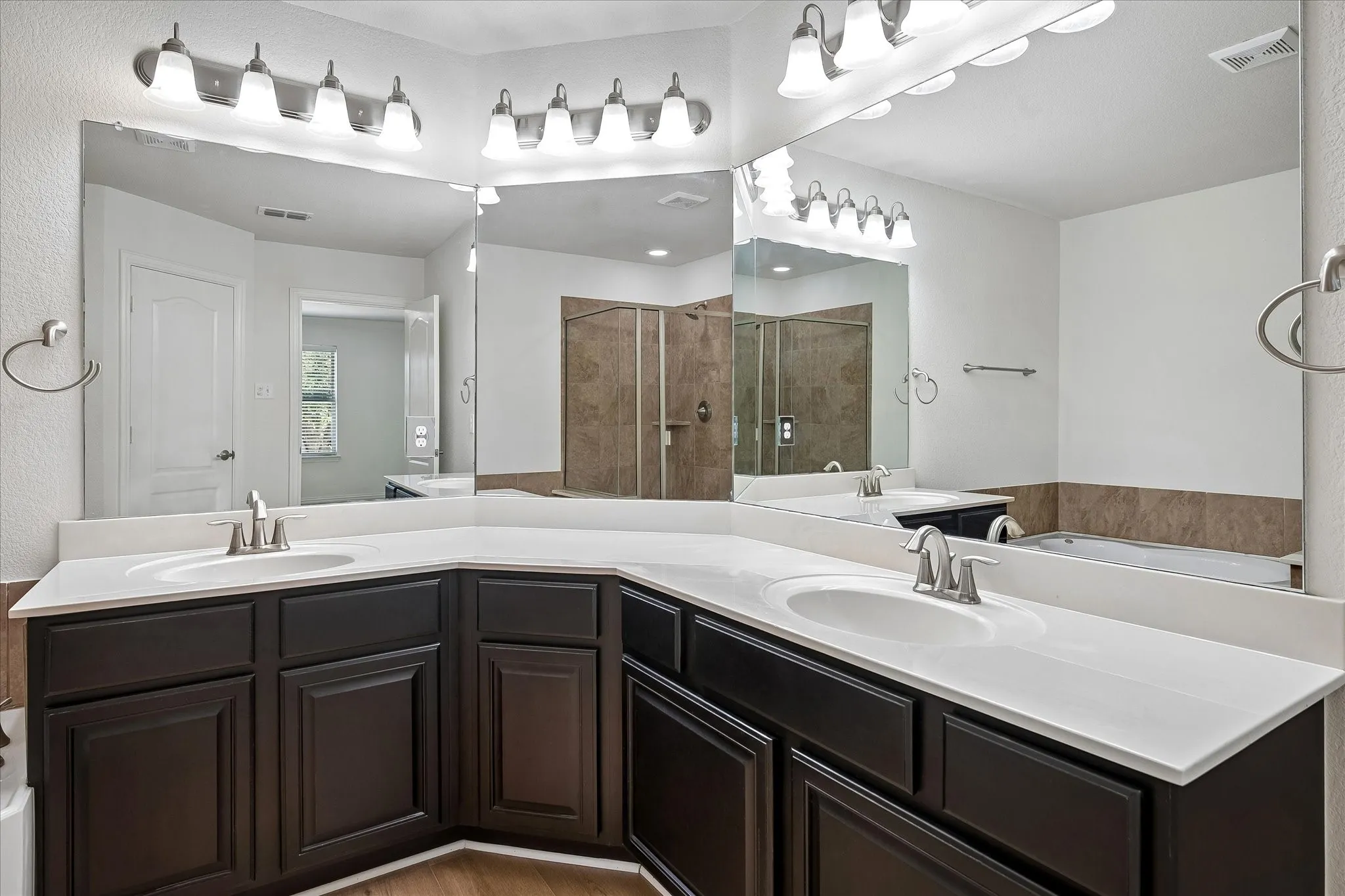 Townhouse For Sale in Tarrant County , 6940 Pascal Way, Fort Worth, Texas 76137, 2 Bedroom, 3 Bathroom, 2 Garage spaces, 1,388 Sqft, built in 2015, mls#21389355, Real Estate Agent in Fort Worth, Homes For Sale in Tarrant county, Homes For Sale in Fort Worth, Realtor in Fort Worth Texas, Real Estate Brokerage Independent Realty Texas, Luminita Cordes Realtor