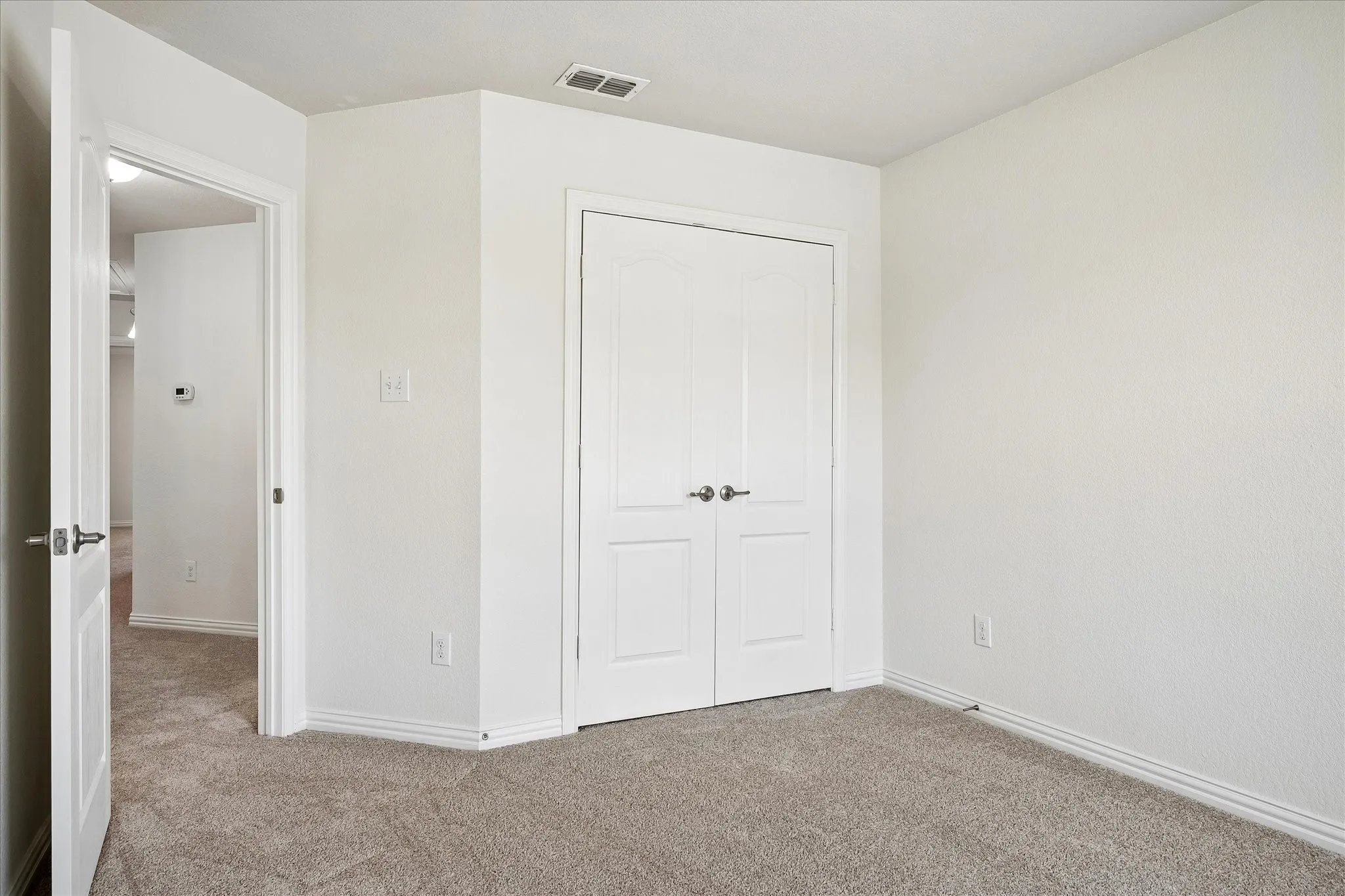 Townhouse For Sale in Tarrant County , 6940 Pascal Way, Fort Worth, Texas 76137, 2 Bedroom, 3 Bathroom, 2 Garage spaces, 1,388 Sqft, built in 2015, mls#21389355, Real Estate Agent in Fort Worth, Homes For Sale in Tarrant county, Homes For Sale in Fort Worth, Realtor in Fort Worth Texas, Real Estate Brokerage Independent Realty Texas, Luminita Cordes Realtor