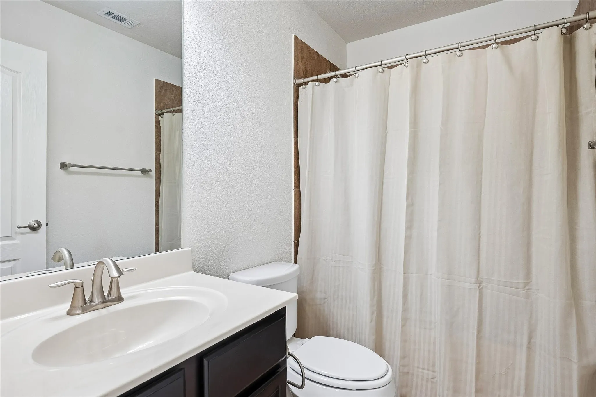 Townhouse For Sale in Tarrant County , 6940 Pascal Way, Fort Worth, Texas 76137, 2 Bedroom, 3 Bathroom, 2 Garage spaces, 1,388 Sqft, built in 2015, mls#21389355, Real Estate Agent in Fort Worth, Homes For Sale in Tarrant county, Homes For Sale in Fort Worth, Realtor in Fort Worth Texas, Real Estate Brokerage Independent Realty Texas, Luminita Cordes Realtor