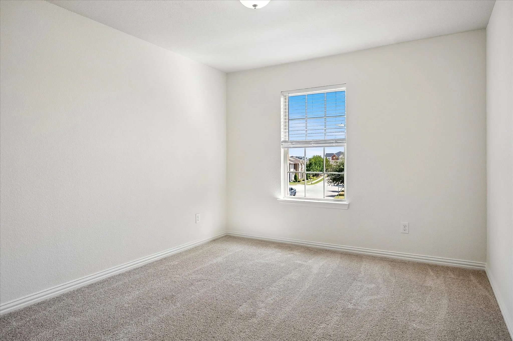 Townhouse For Sale in Tarrant County , 6940 Pascal Way, Fort Worth, Texas 76137, 2 Bedroom, 3 Bathroom, 2 Garage spaces, 1,388 Sqft, built in 2015, mls#21389355, Real Estate Agent in Fort Worth, Homes For Sale in Tarrant county, Homes For Sale in Fort Worth, Realtor in Fort Worth Texas, Real Estate Brokerage Independent Realty Texas, Luminita Cordes Realtor