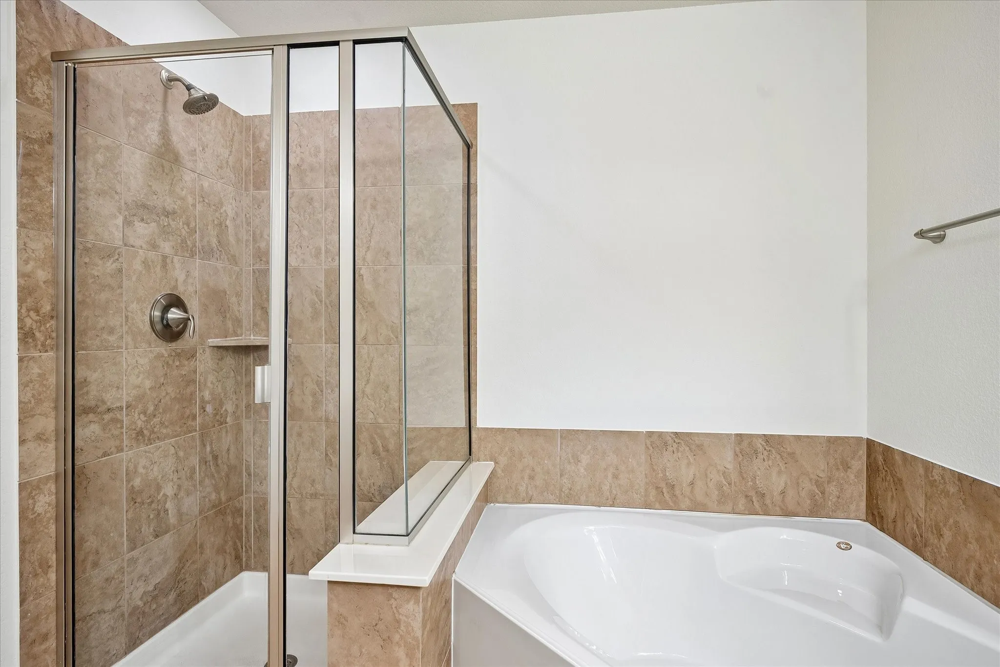 Townhouse For Sale in Tarrant County , 6940 Pascal Way, Fort Worth, Texas 76137, 2 Bedroom, 3 Bathroom, 2 Garage spaces, 1,388 Sqft, built in 2015, mls#21389355, Real Estate Agent in Fort Worth, Homes For Sale in Tarrant county, Homes For Sale in Fort Worth, Realtor in Fort Worth Texas, Real Estate Brokerage Independent Realty Texas, Luminita Cordes Realtor