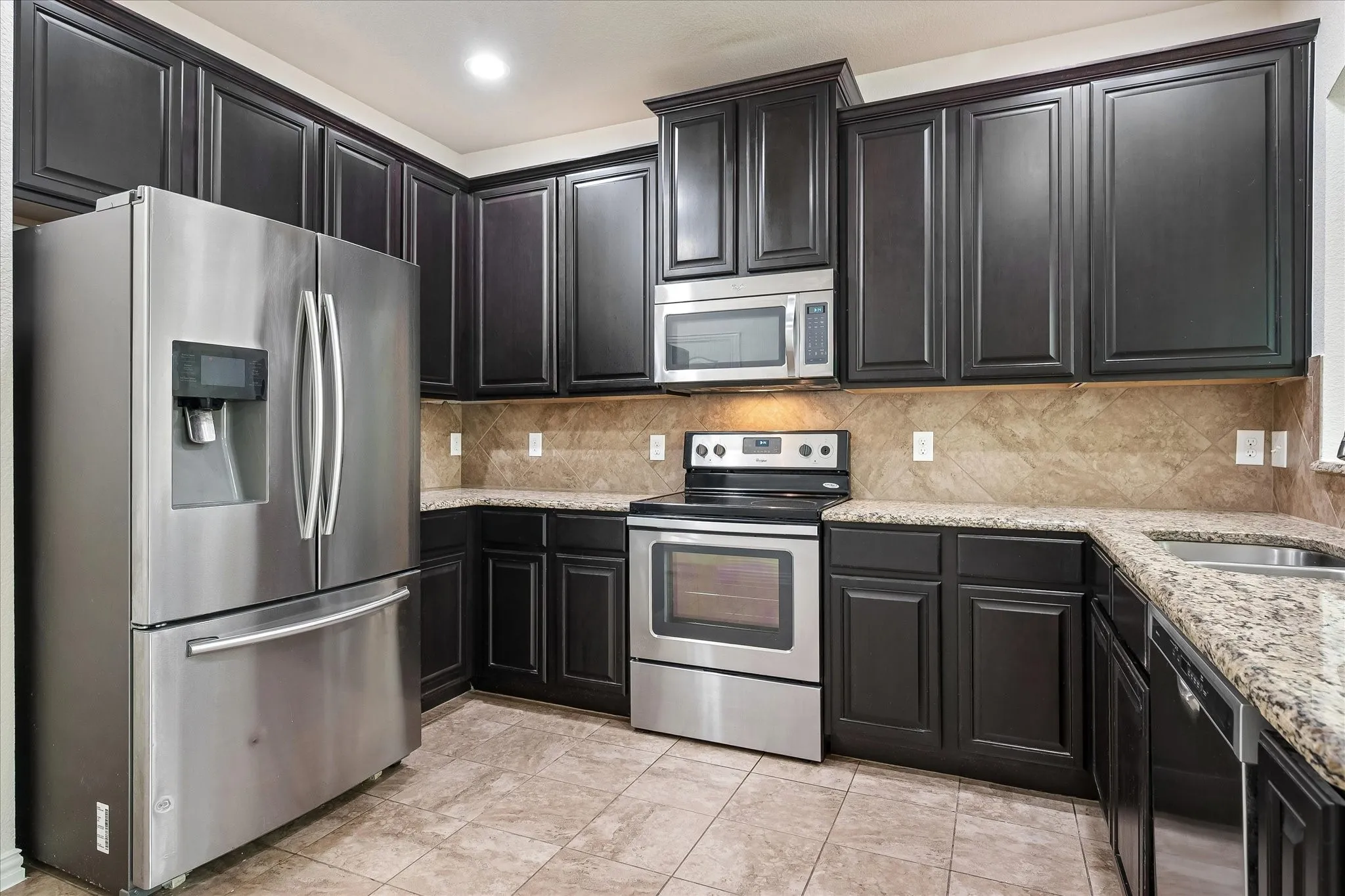 Townhouse For Sale in Tarrant County , 6940 Pascal Way, Fort Worth, Texas 76137, 2 Bedroom, 3 Bathroom, 2 Garage spaces, 1,388 Sqft, built in 2015, mls#21389355, Real Estate Agent in Fort Worth, Homes For Sale in Tarrant county, Homes For Sale in Fort Worth, Realtor in Fort Worth Texas, Real Estate Brokerage Independent Realty Texas, Luminita Cordes Realtor