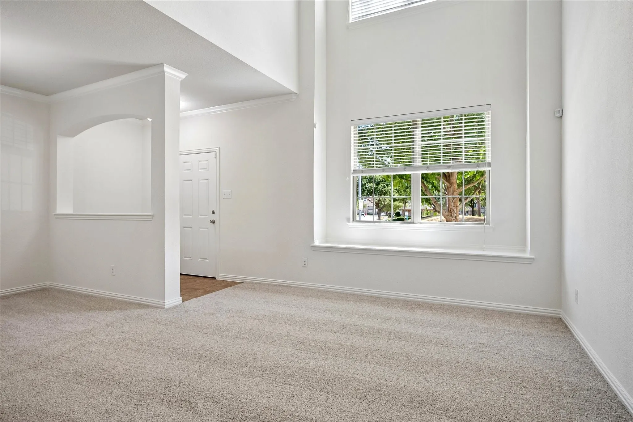 Townhouse For Sale in Tarrant County , 6940 Pascal Way, Fort Worth, Texas 76137, 2 Bedroom, 3 Bathroom, 2 Garage spaces, 1,388 Sqft, built in 2015, mls#21389355, Real Estate Agent in Fort Worth, Homes For Sale in Tarrant county, Homes For Sale in Fort Worth, Realtor in Fort Worth Texas, Real Estate Brokerage Independent Realty Texas, Luminita Cordes Realtor