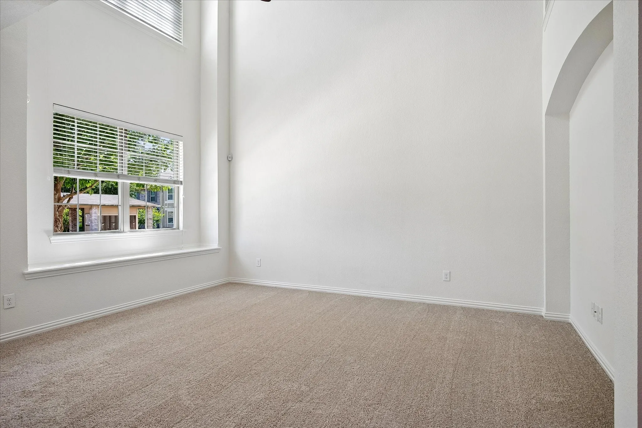 Townhouse For Sale in Tarrant County , 6940 Pascal Way, Fort Worth, Texas 76137, 2 Bedroom, 3 Bathroom, 2 Garage spaces, 1,388 Sqft, built in 2015, mls#21389355, Real Estate Agent in Fort Worth, Homes For Sale in Tarrant county, Homes For Sale in Fort Worth, Realtor in Fort Worth Texas, Real Estate Brokerage Independent Realty Texas, Luminita Cordes Realtor