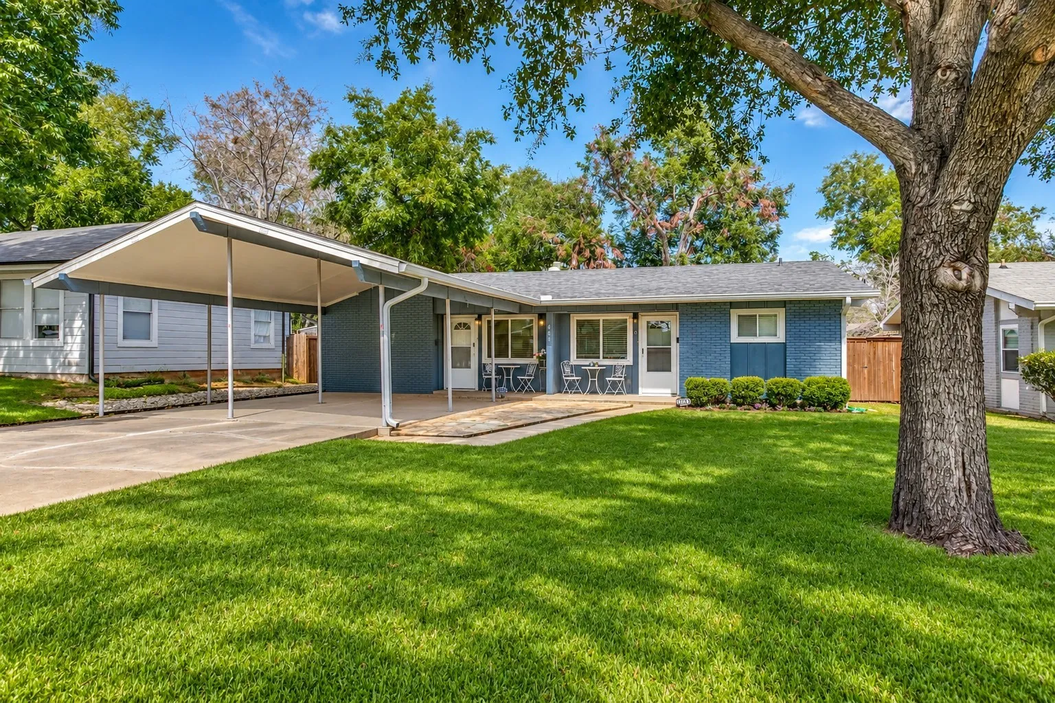 Duplex For Sale in Tarrant County , 403 E Franklin Street A, Grapevine, Texas 76051, 4 Bedroom, 2 Bathroom, Garage spaces, 1,636 Sqft, built in 1968, mls#21388934, Real Estate Agent in Grapevine, Homes For Sale in Tarrant county, Homes For Sale in Grapevine, Realtor in Grapevine Texas, Real Estate Brokerage Independent Realty Texas, Luminita Cordes Realtor