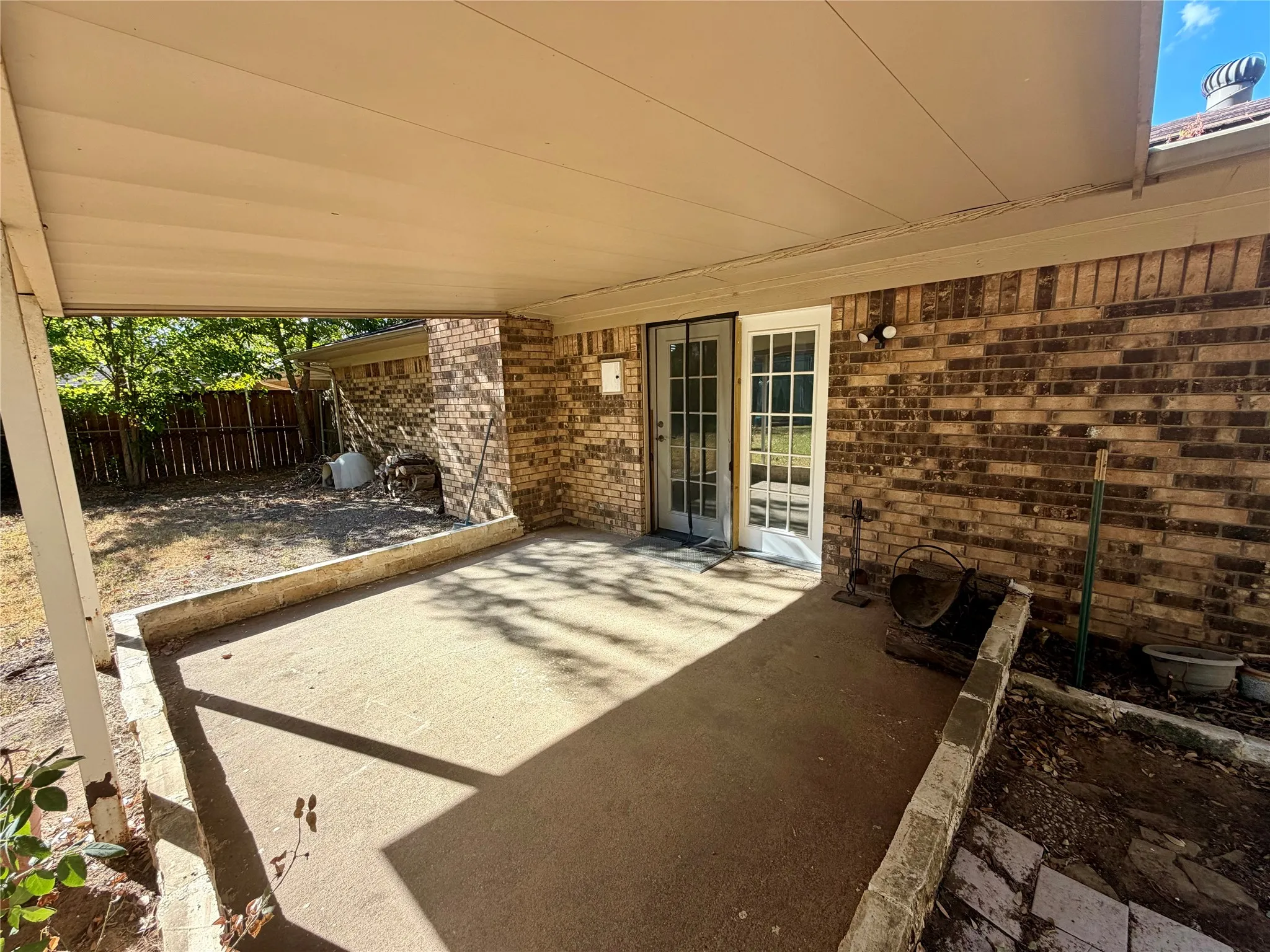 Single Family Residence For Rent in Denton County , 608 Coronado Drive, Denton, Texas 76209, 3 Bedroom, 2 Bathroom, 2 Garage spaces, 1,364 Sqft, built in 1972, mls#21390741, Real Estate Agent in Denton, Homes For Rent in Denton county, Homes For Rent in Denton, Realtor in Denton Texas, Real Estate Brokerage Independent Realty Texas, Luminita Cordes Realtor