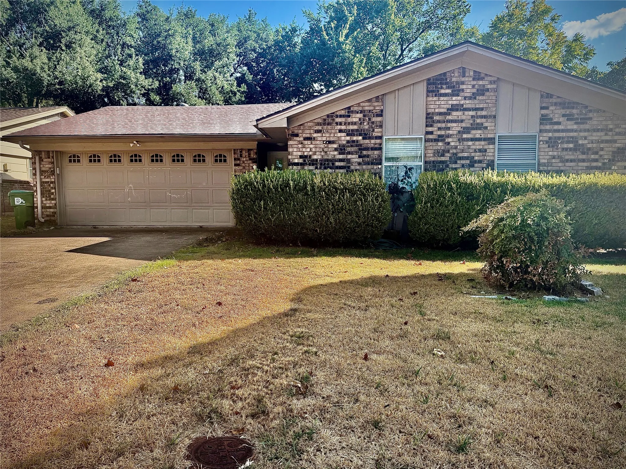 Single Family Residence For Rent in Denton County , 608 Coronado Drive, Denton, Texas 76209, 3 Bedroom, 2 Bathroom, 2 Garage spaces, 1,364 Sqft, built in 1972, mls#21390741, Real Estate Agent in Denton, Homes For Rent in Denton county, Homes For Rent in Denton, Realtor in Denton Texas, Real Estate Brokerage Independent Realty Texas, Luminita Cordes Realtor