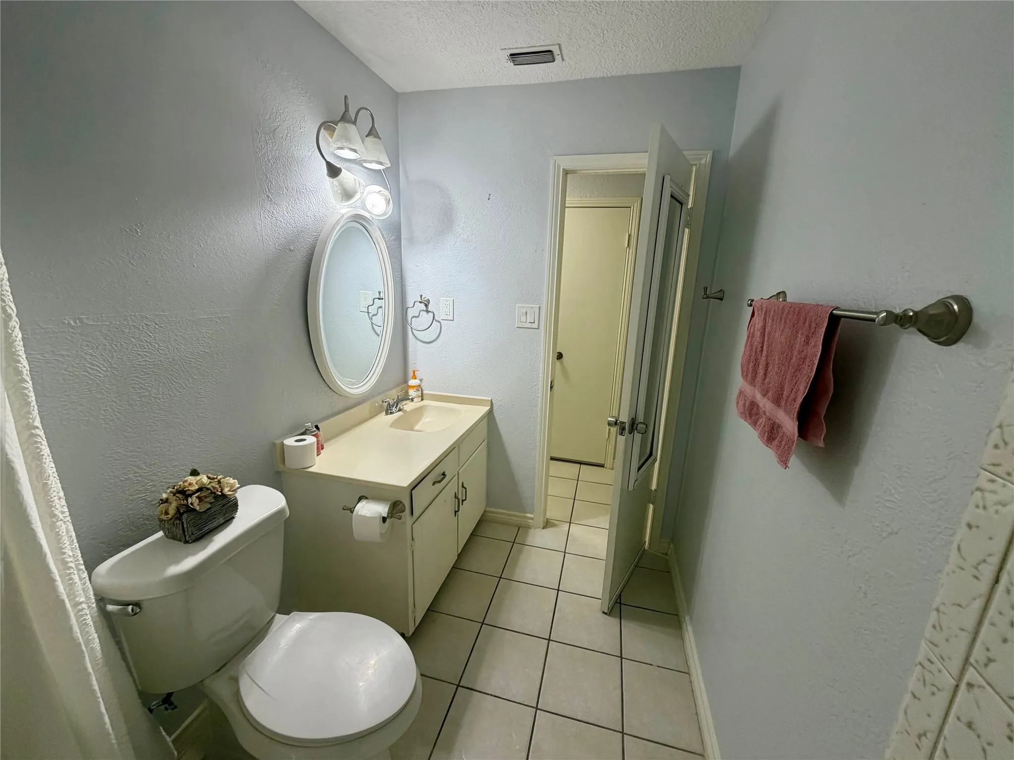 Single Family Residence For Rent in Denton County , 608 Coronado Drive, Denton, Texas 76209, 3 Bedroom, 2 Bathroom, 2 Garage spaces, 1,364 Sqft, built in 1972, mls#21390741, Real Estate Agent in Denton, Homes For Rent in Denton county, Homes For Rent in Denton, Realtor in Denton Texas, Real Estate Brokerage Independent Realty Texas, Luminita Cordes Realtor