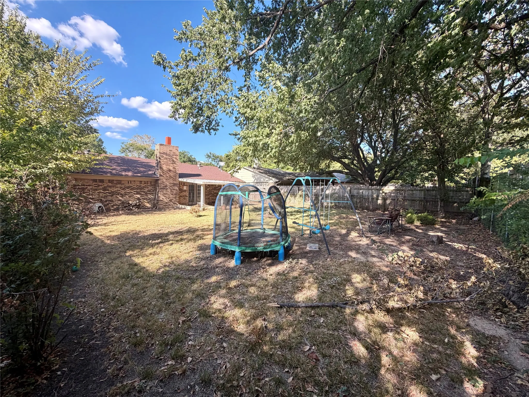 Single Family Residence For Rent in Denton County , 608 Coronado Drive, Denton, Texas 76209, 3 Bedroom, 2 Bathroom, 2 Garage spaces, 1,364 Sqft, built in 1972, mls#21390741, Real Estate Agent in Denton, Homes For Rent in Denton county, Homes For Rent in Denton, Realtor in Denton Texas, Real Estate Brokerage Independent Realty Texas, Luminita Cordes Realtor