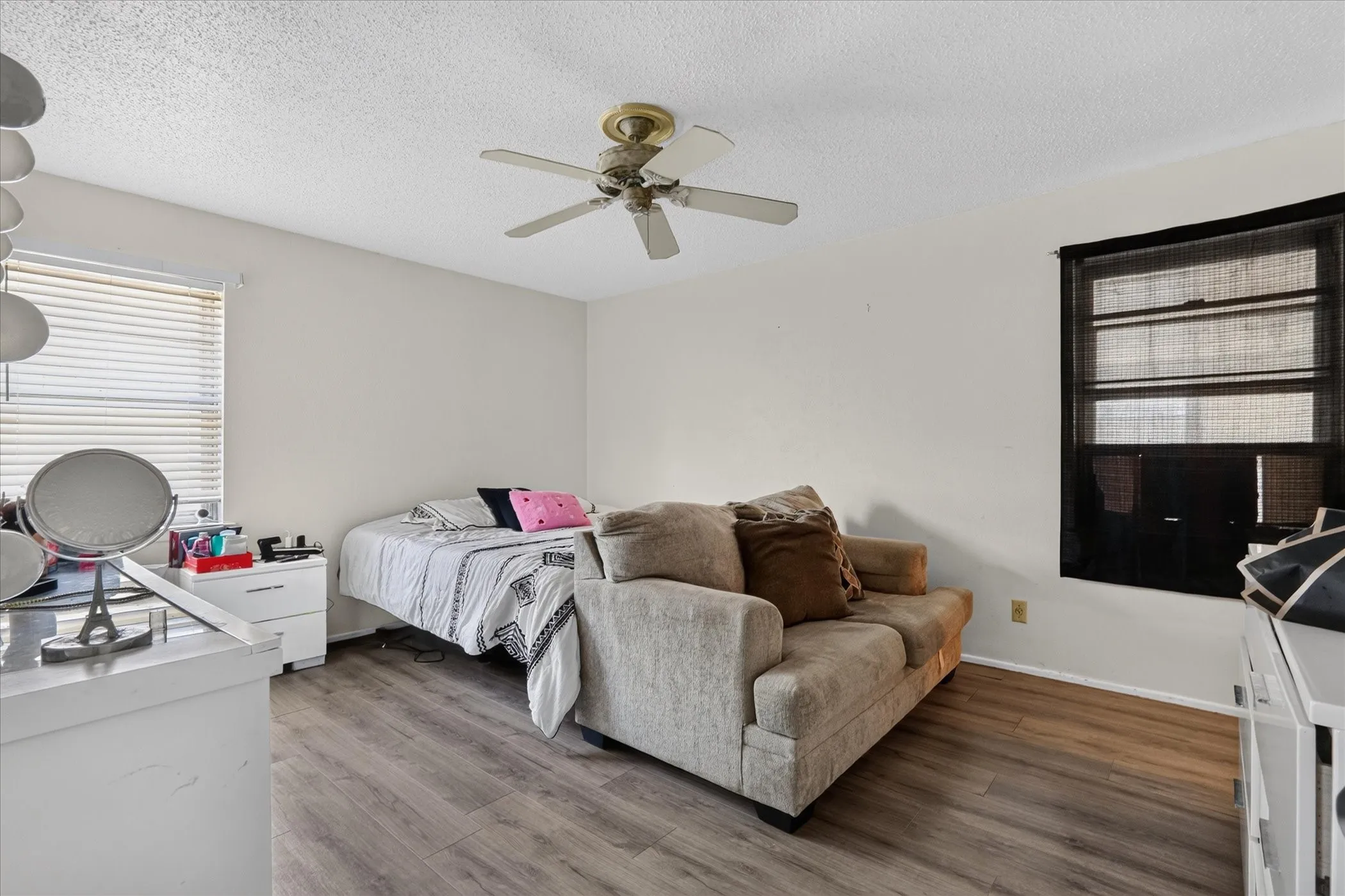 Wood-finish flooring with neutral wall tones